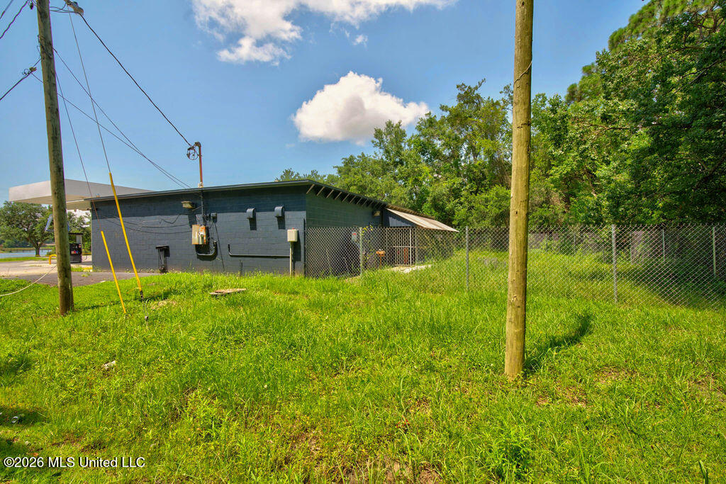 4317 Nathan Hale Avenue Property Photo 4