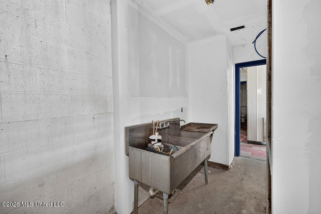 4317 Nathan Hale Avenue Property Photo 15