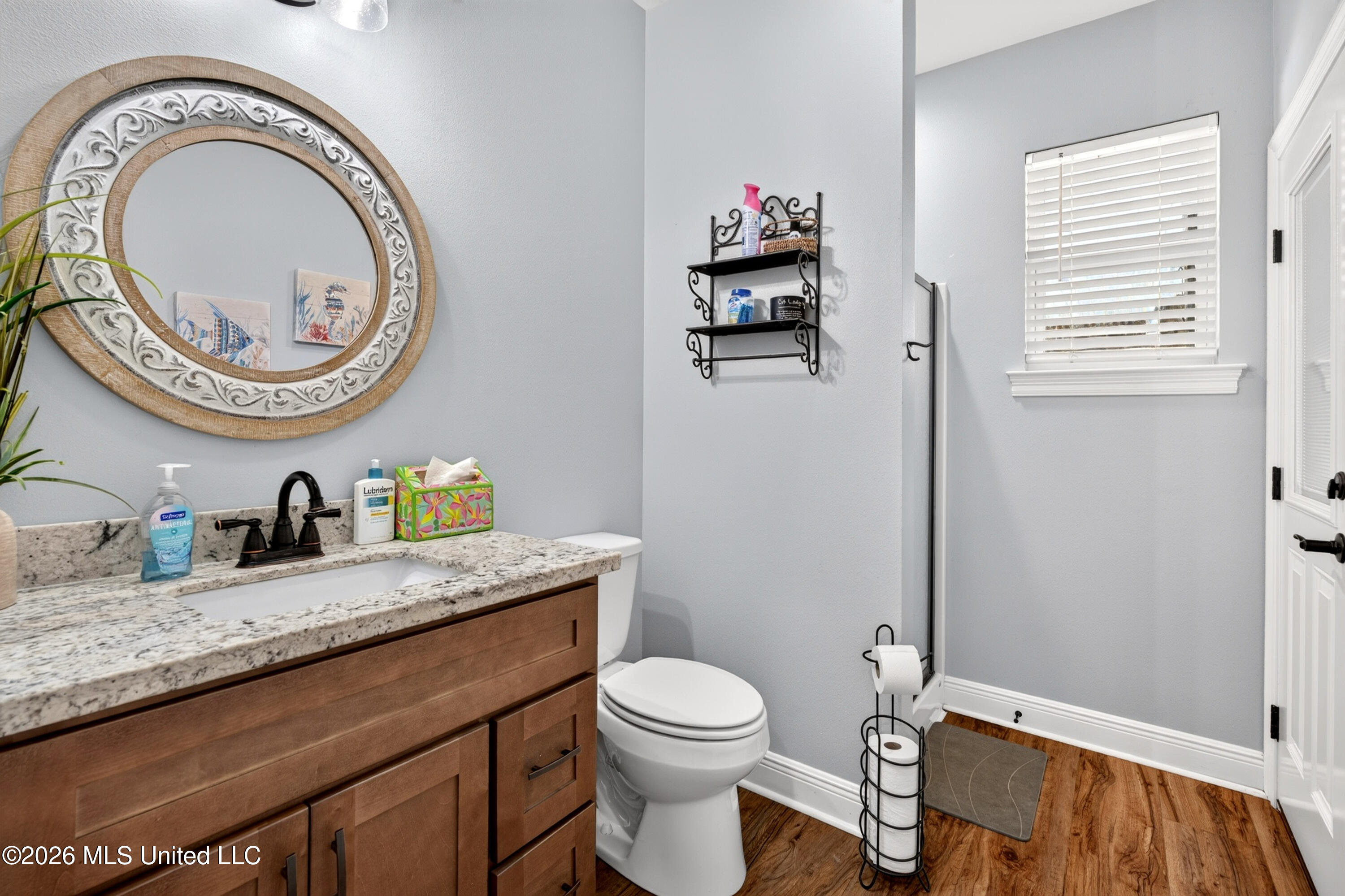 40 Thompson Lane Property Photo 12