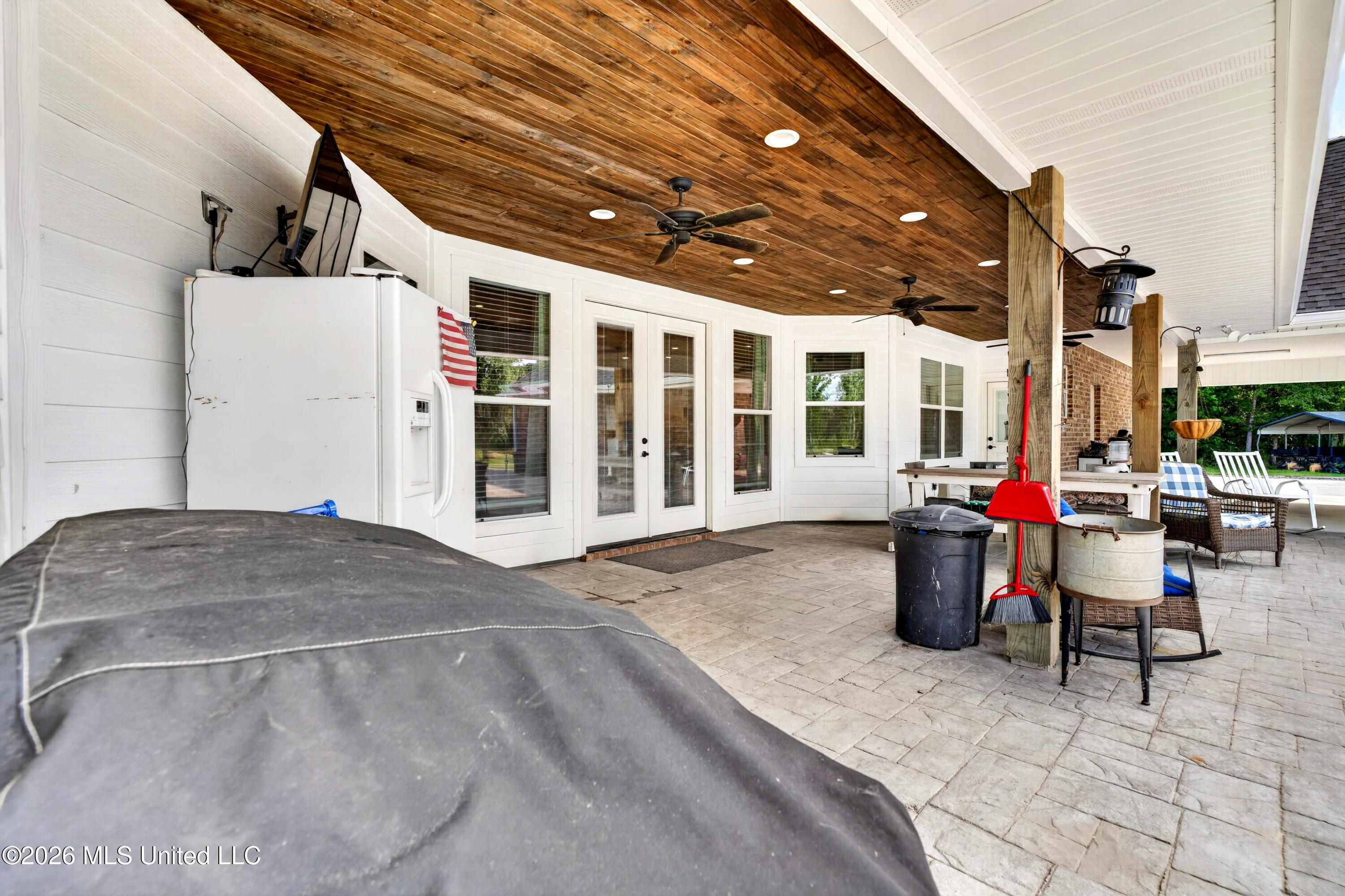 40 Thompson Lane Property Photo 46