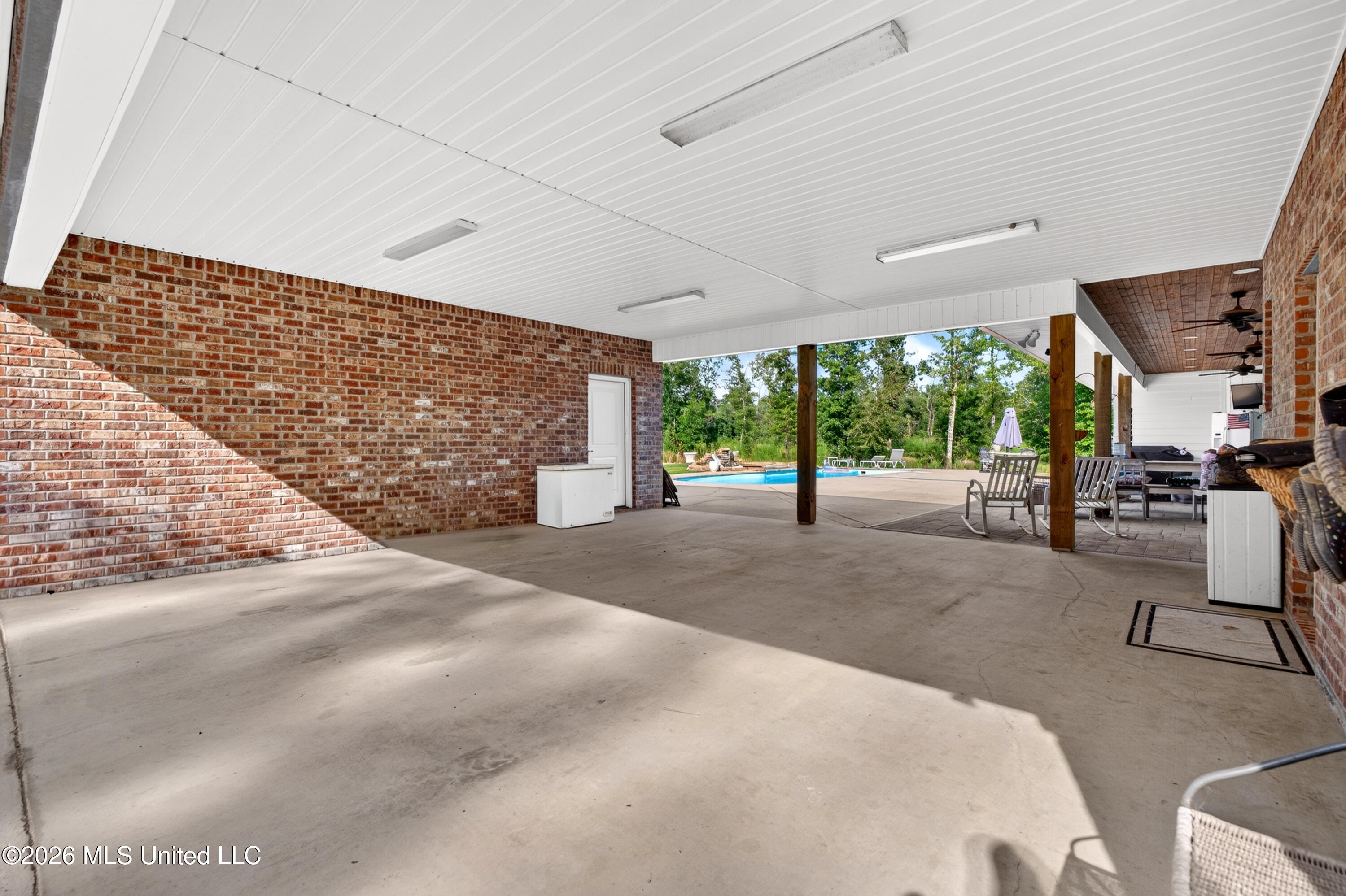 40 Thompson Lane Property Photo 54