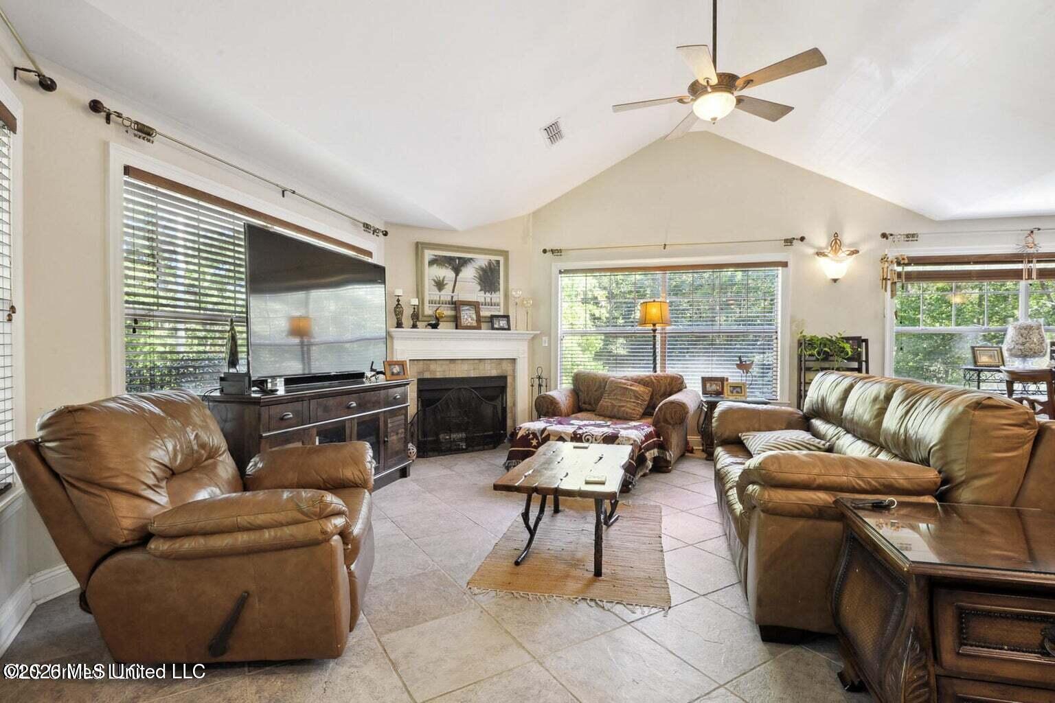 12216 Sandy Hook Lane Property Photo 7