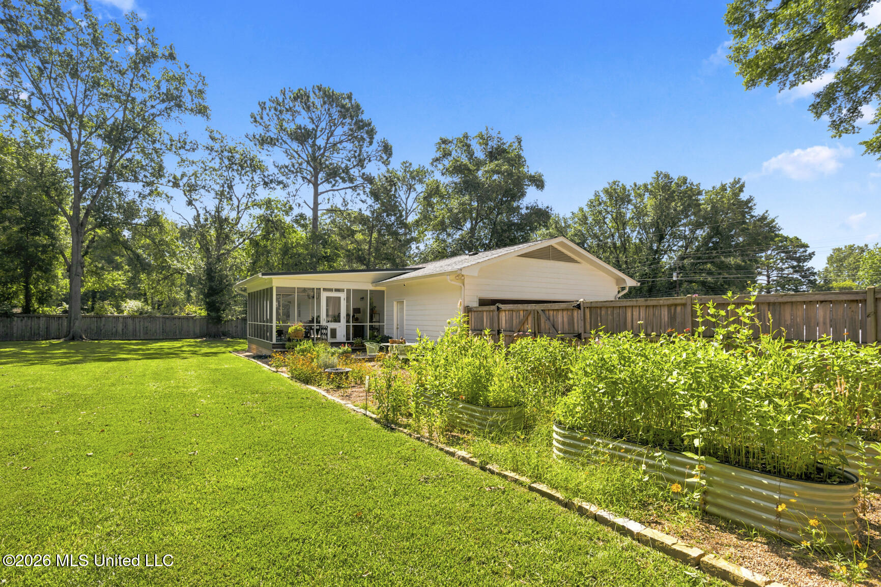 208 Saint Augustine Drive Property Photo 9