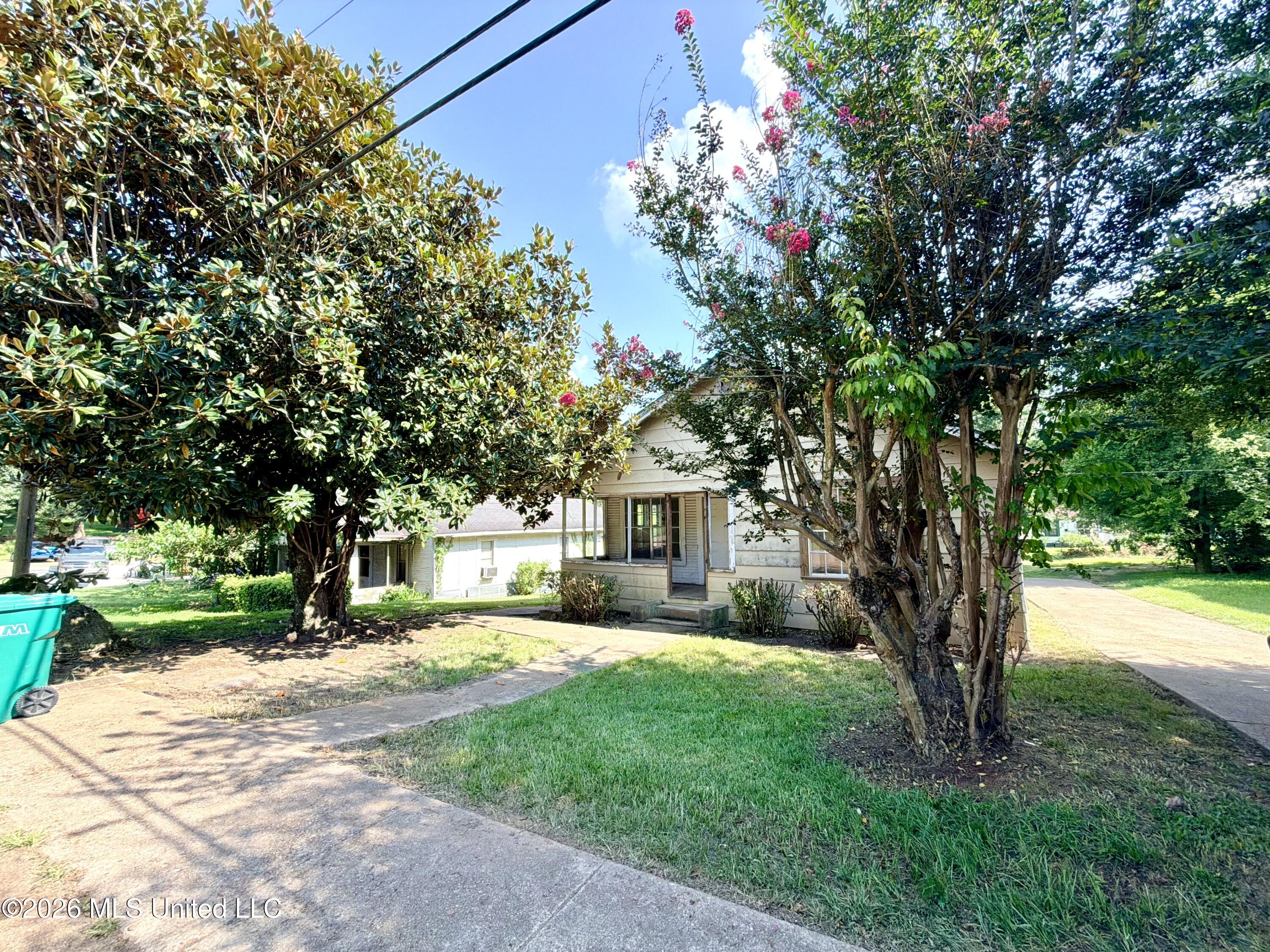 410 E Minnesota Street Property Photo 1