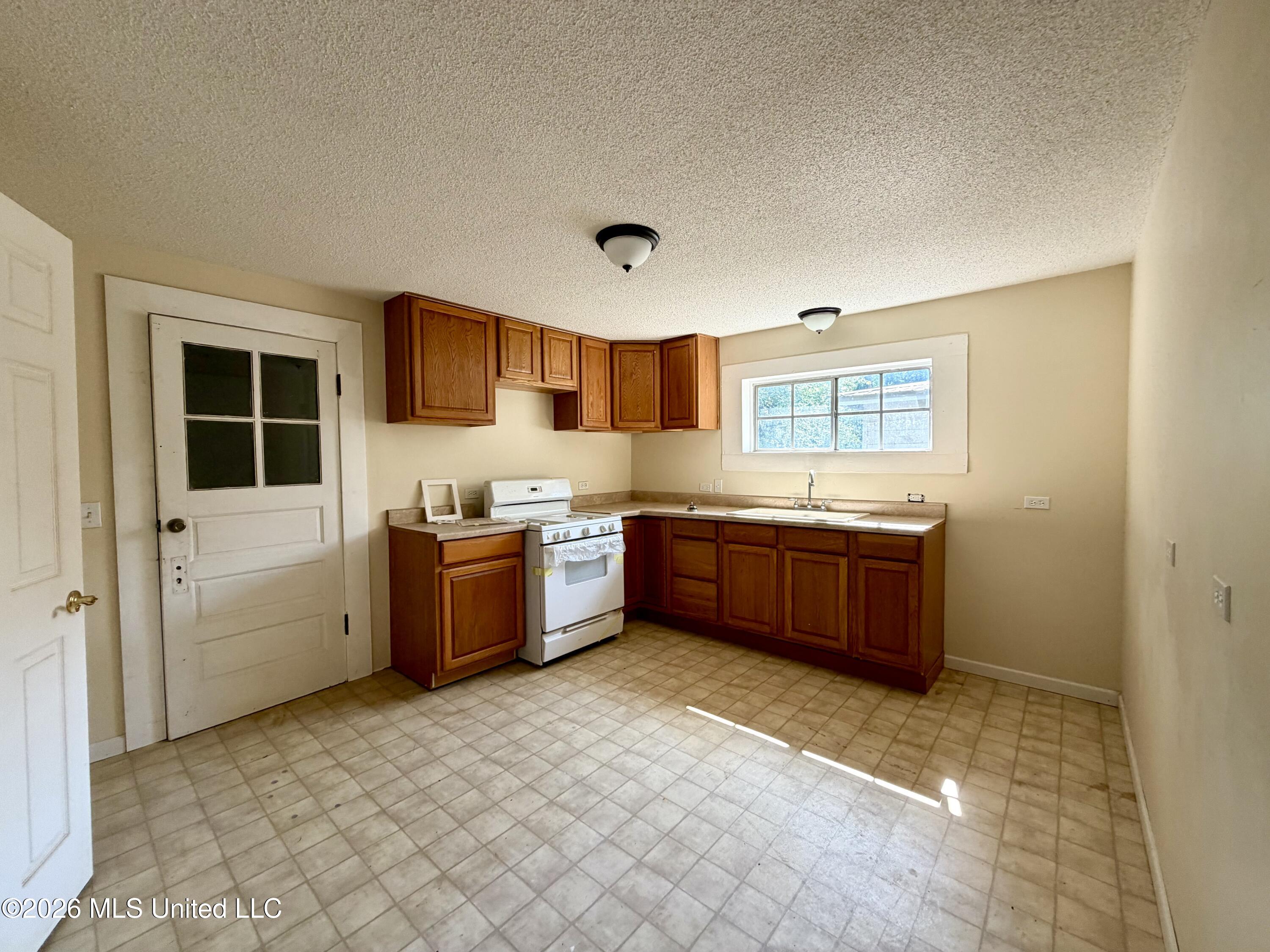 410 E Minnesota Street Property Photo 11