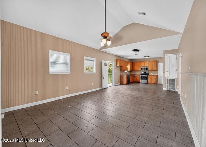 304 Vacation Lane Property Photo 8