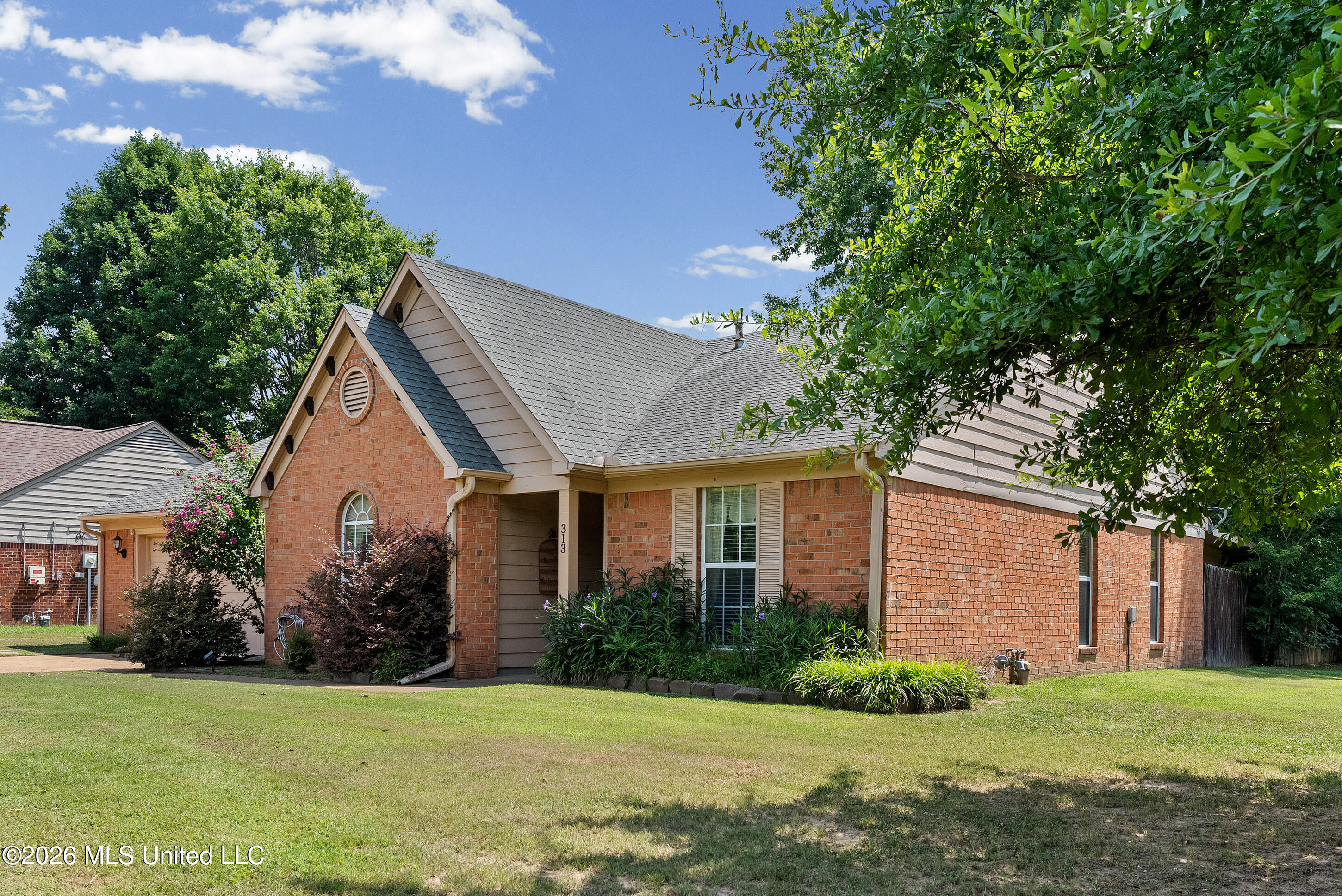 313 Hunter Drive Property Photo 1