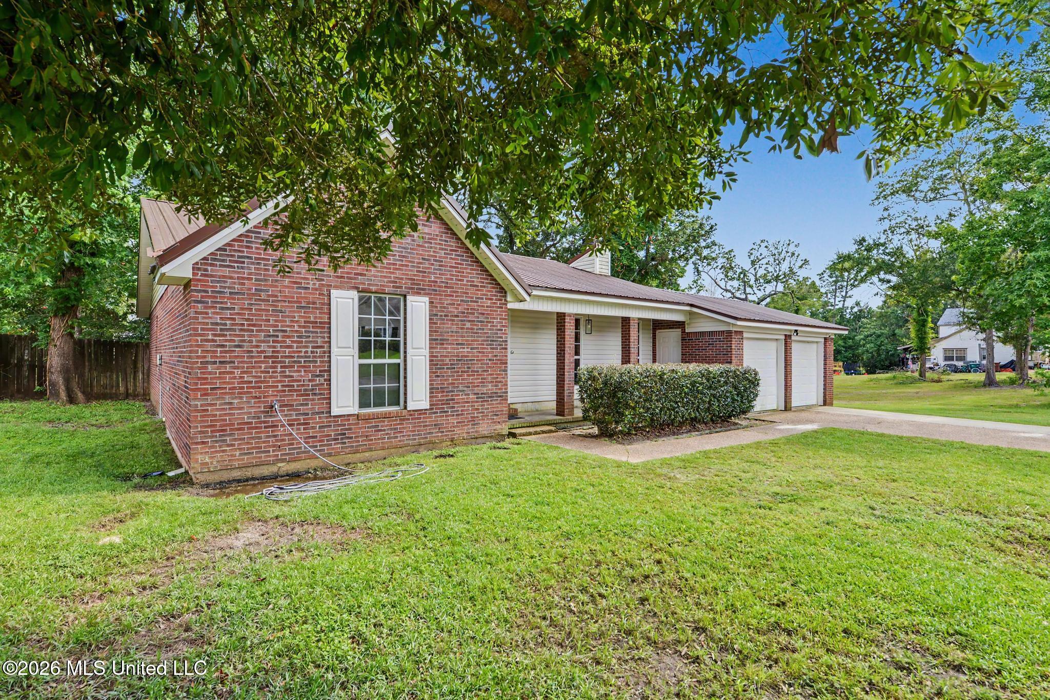 1965 Bayside Drive Property Photo 2