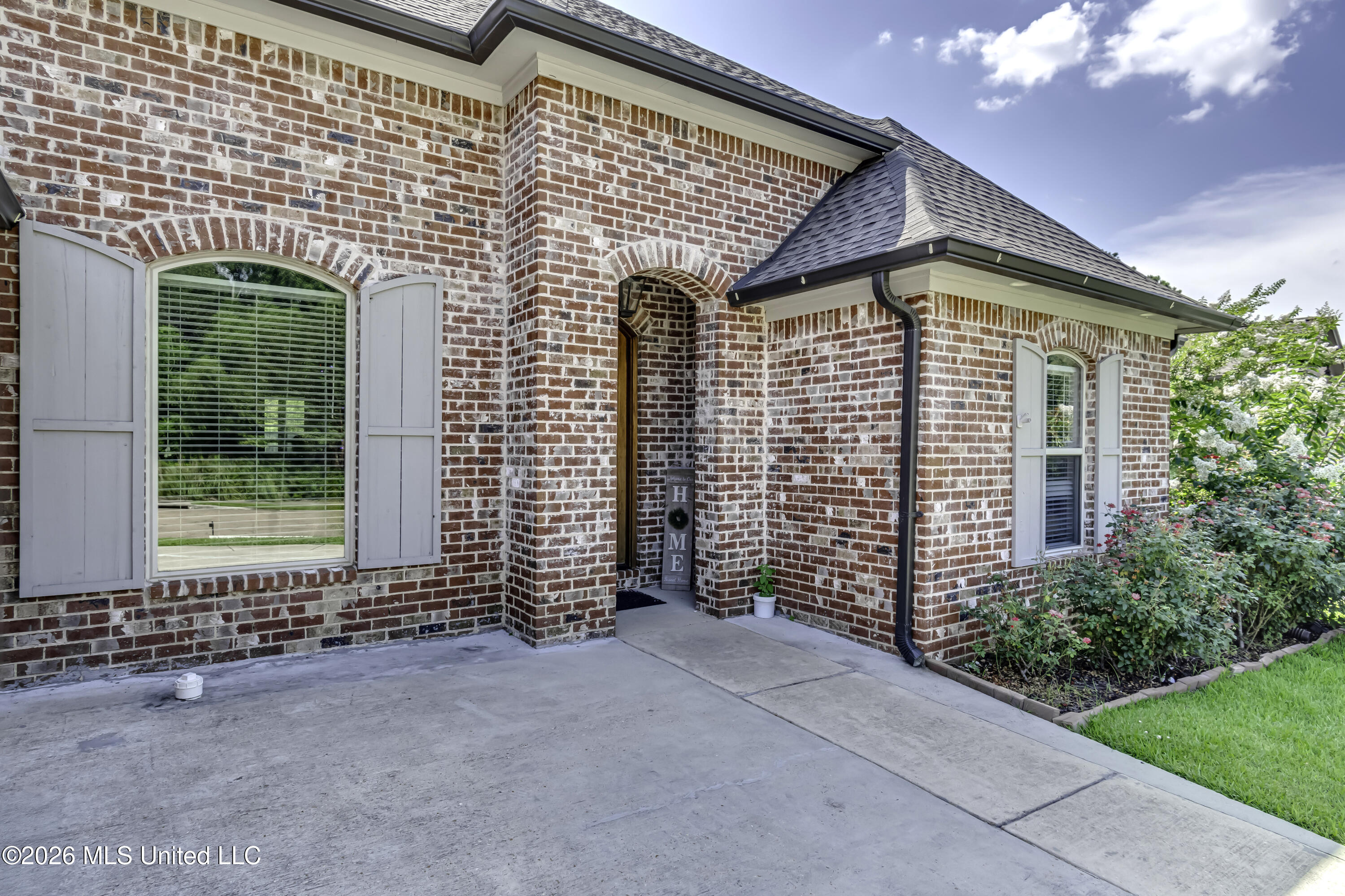 115 Caledonian Boulevard Property Photo 2