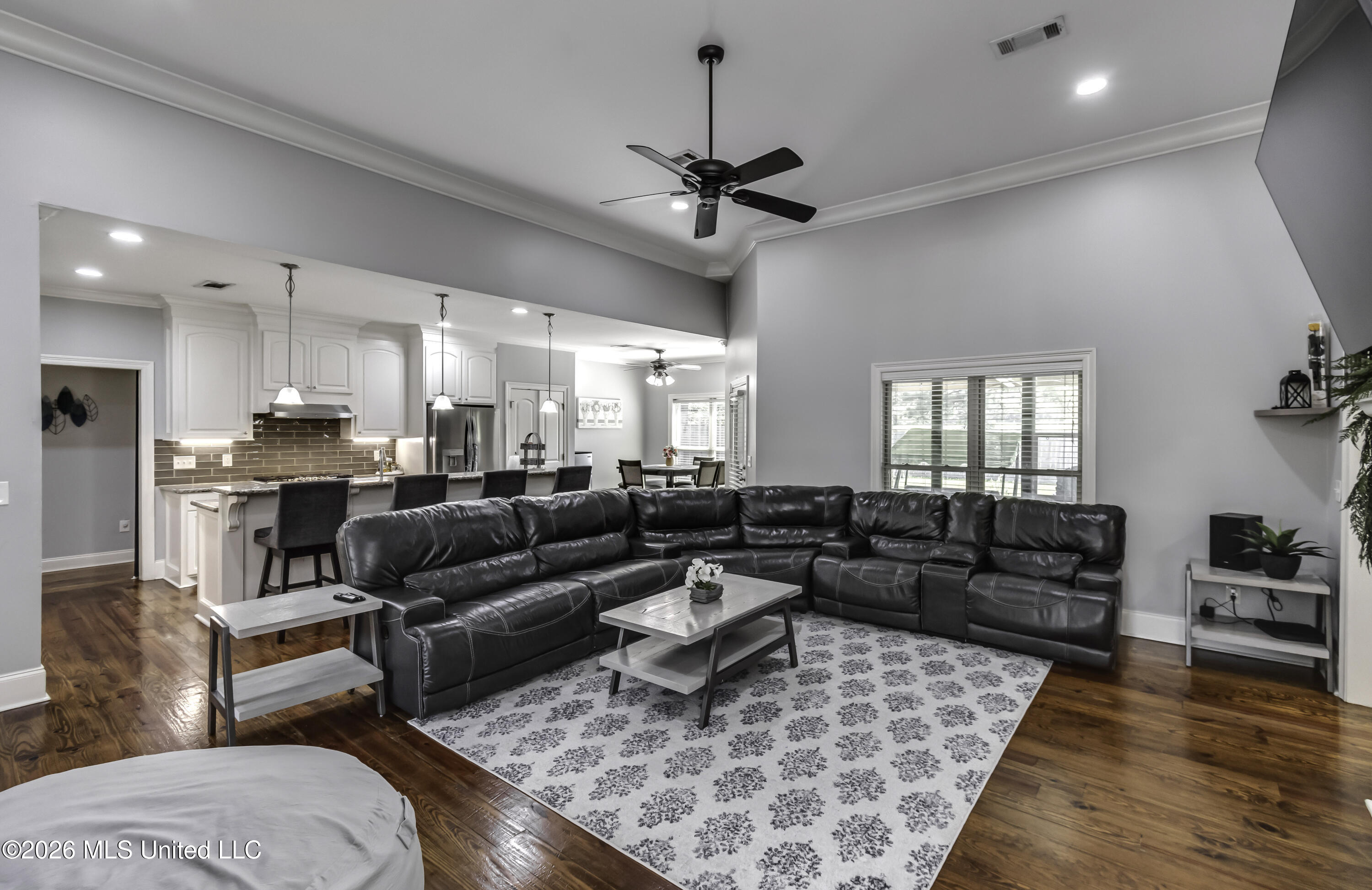 115 Caledonian Boulevard Property Photo 8