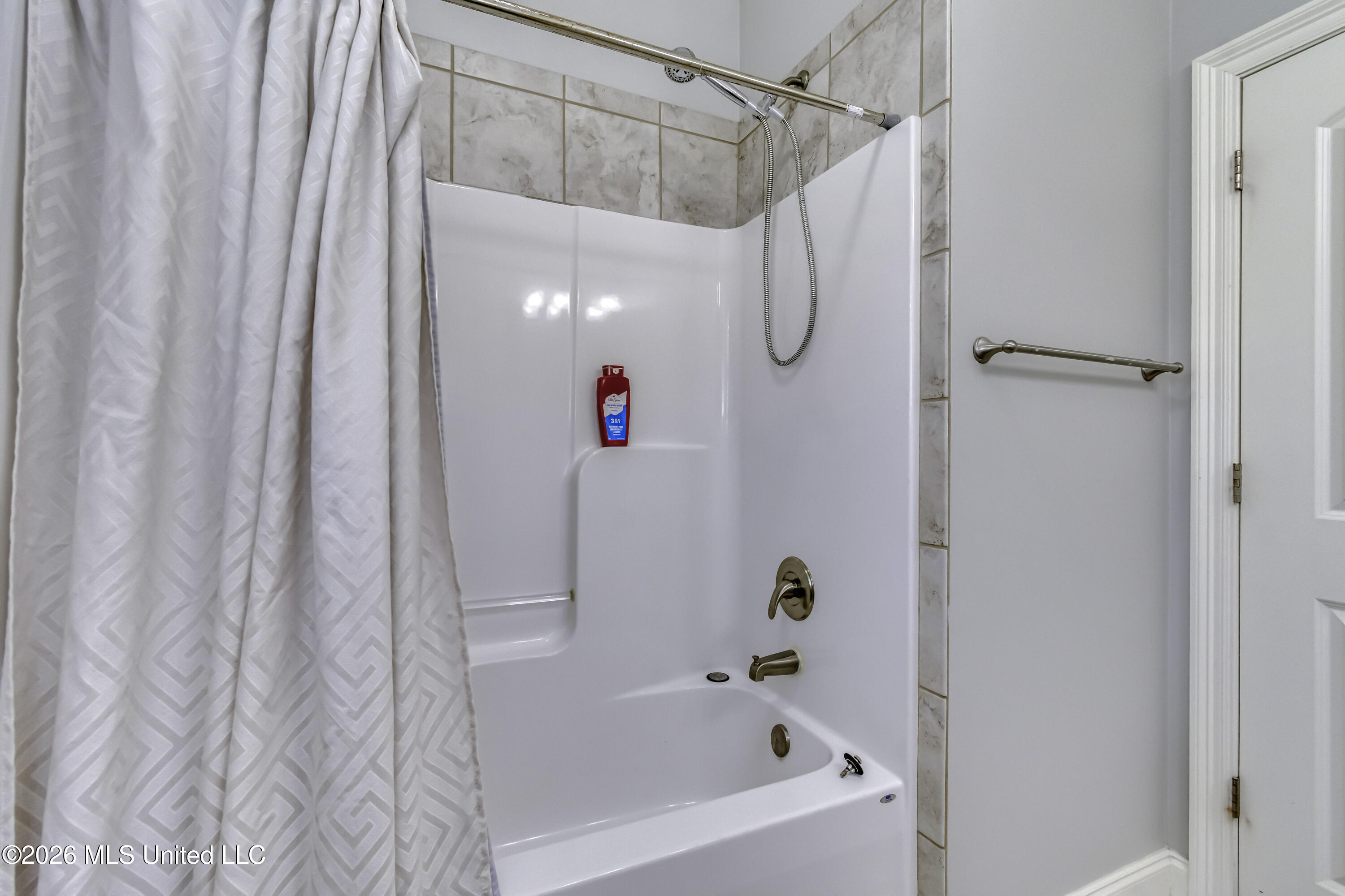 115 Caledonian Boulevard Property Photo 32