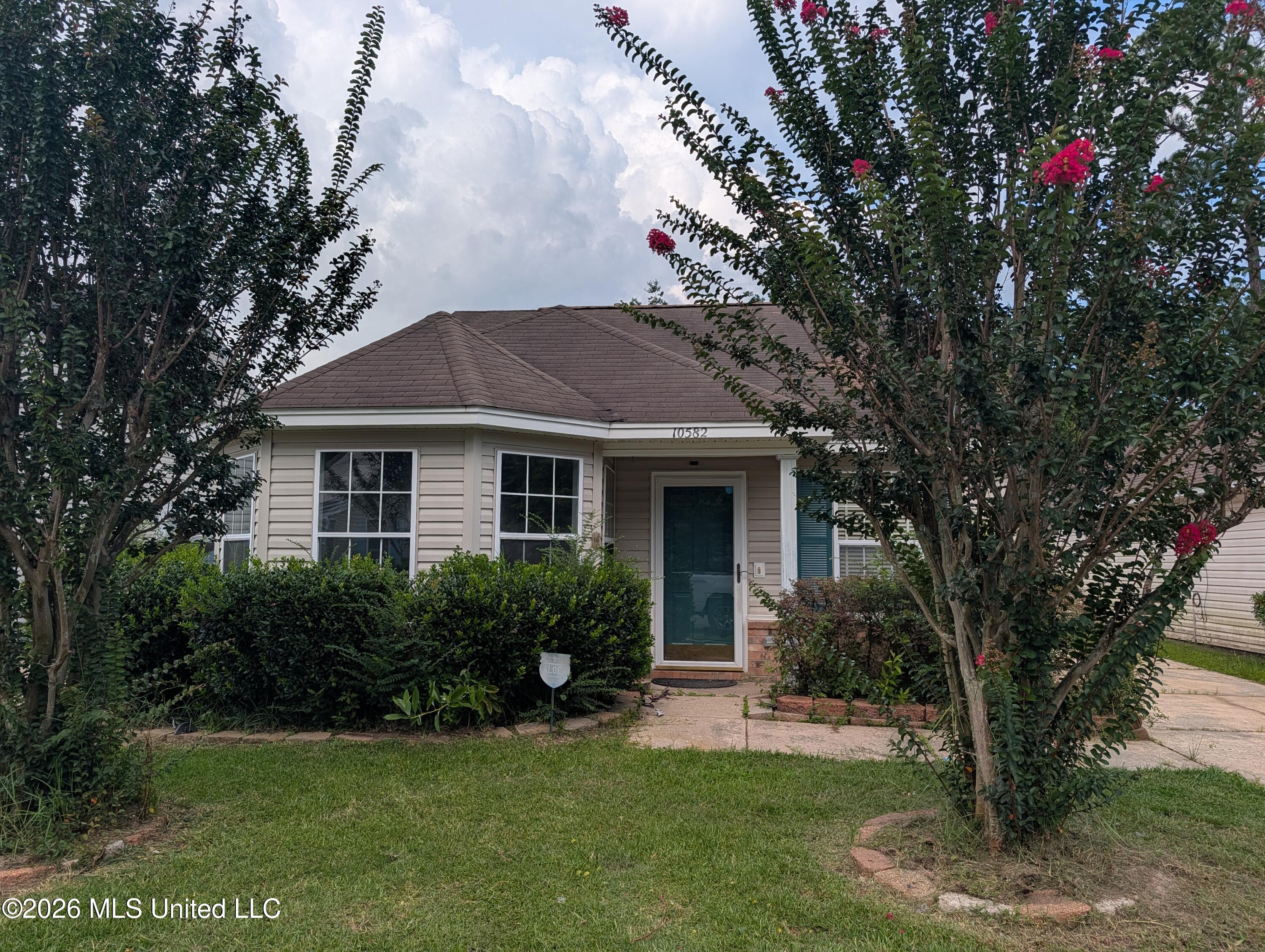 10582 Bay Tree Property Photo 1