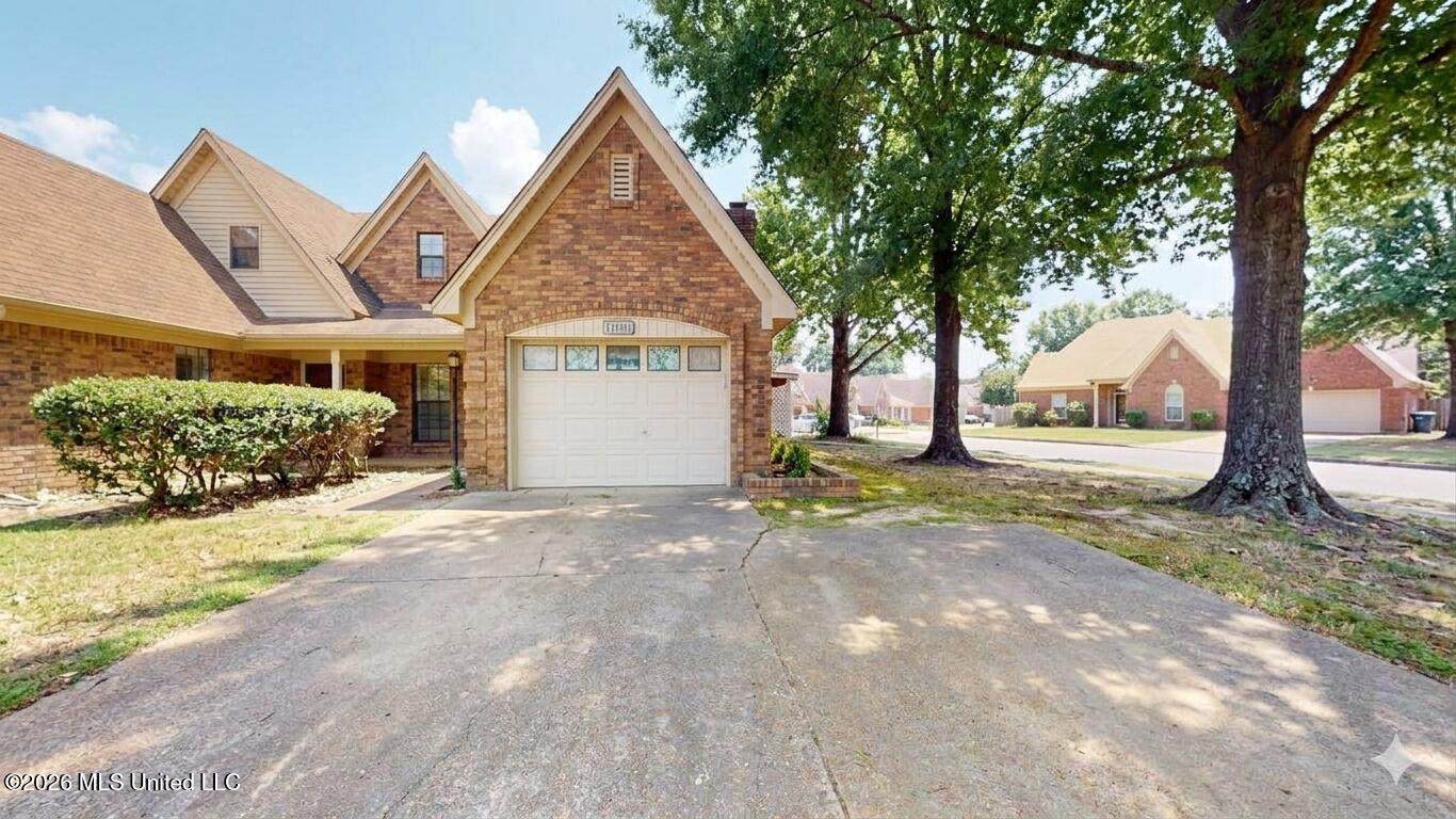7158 Greenbriar Drive Property Photo 1