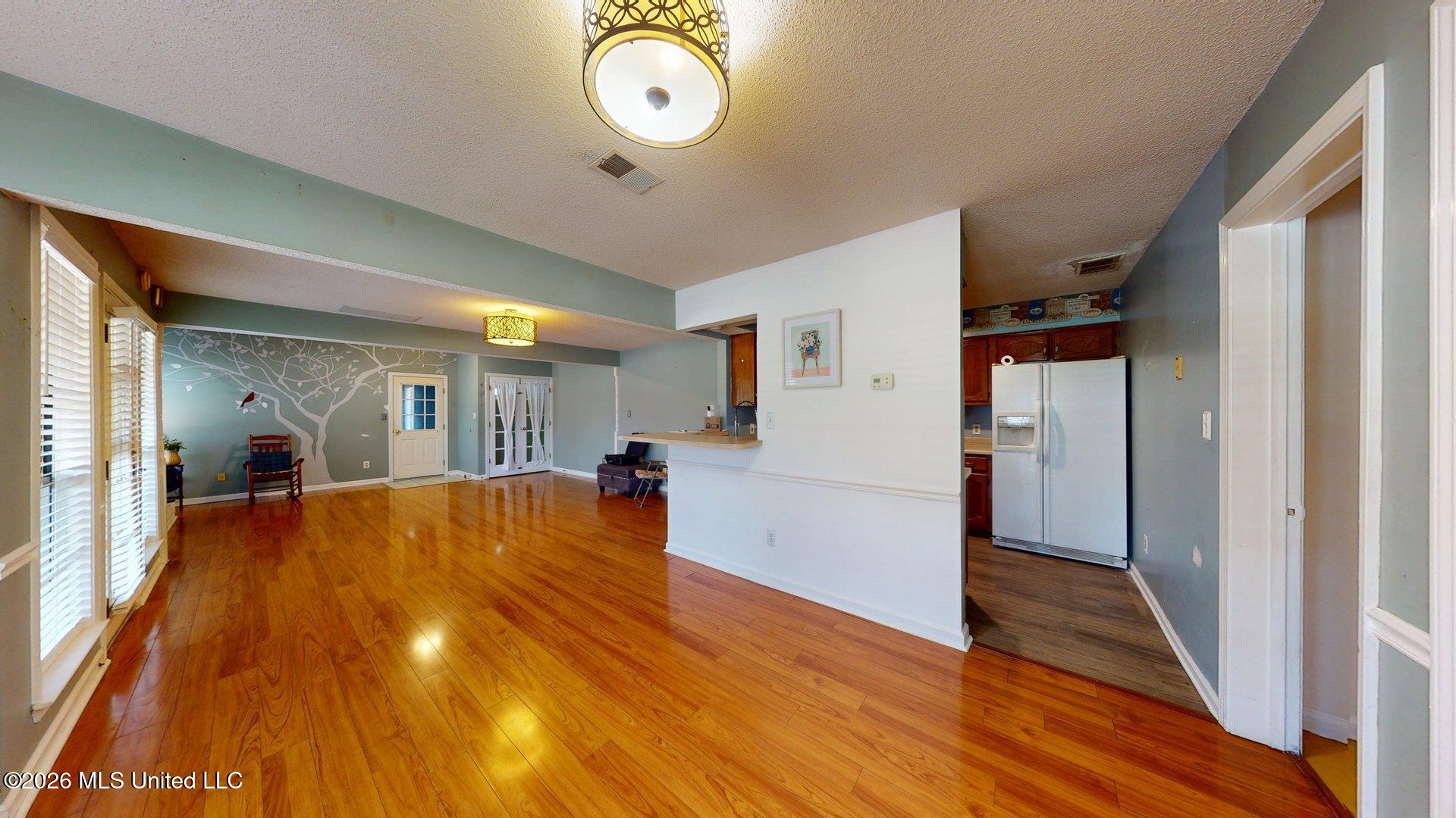 7158 Greenbriar Drive Property Photo 7