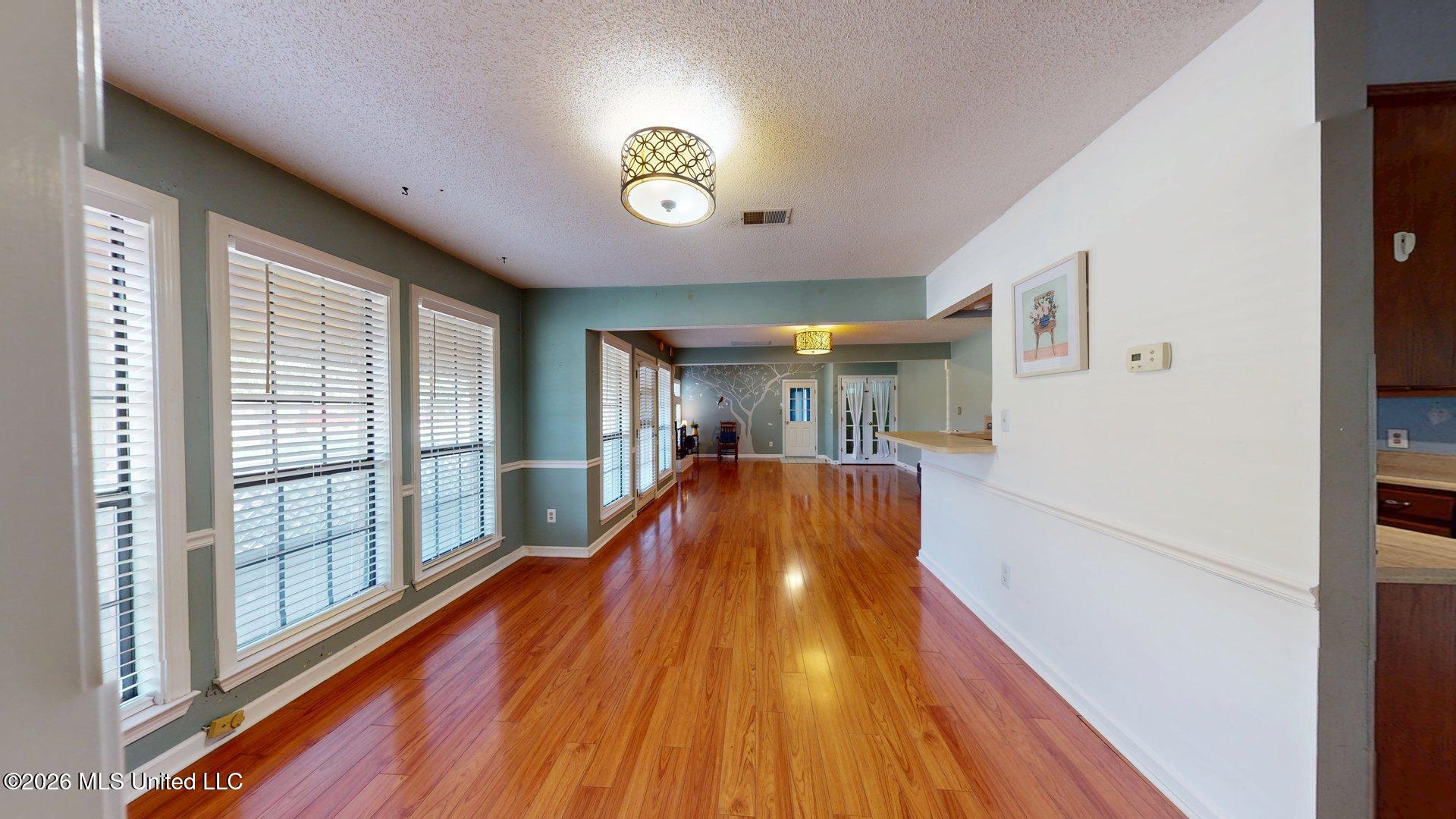 7158 Greenbriar Drive Property Photo 8