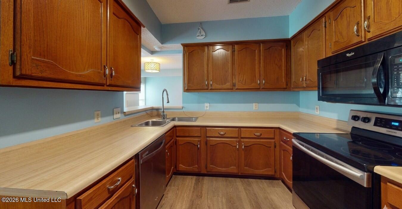7158 Greenbriar Drive Property Photo 10