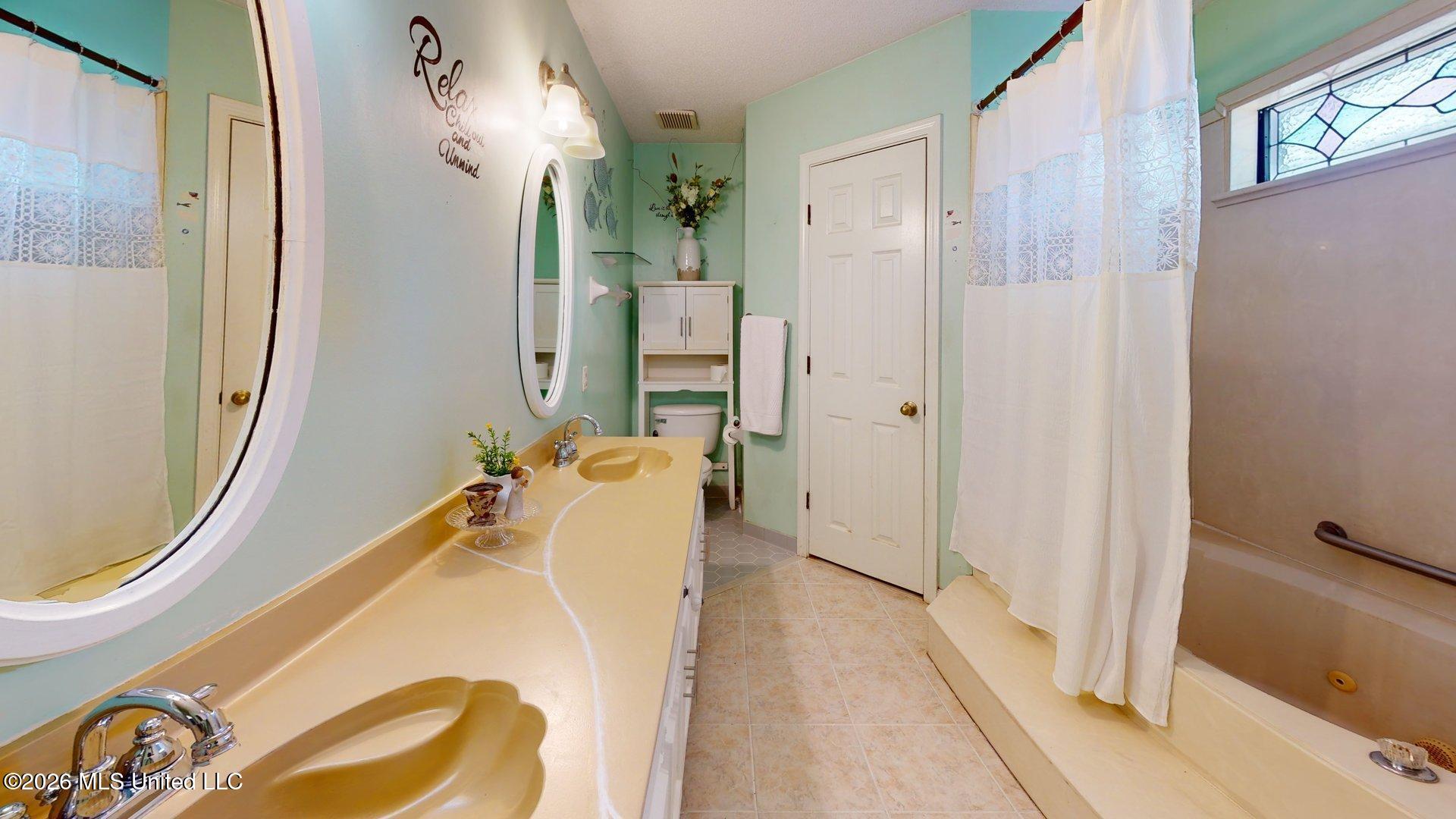 7158 Greenbriar Drive Property Photo 16