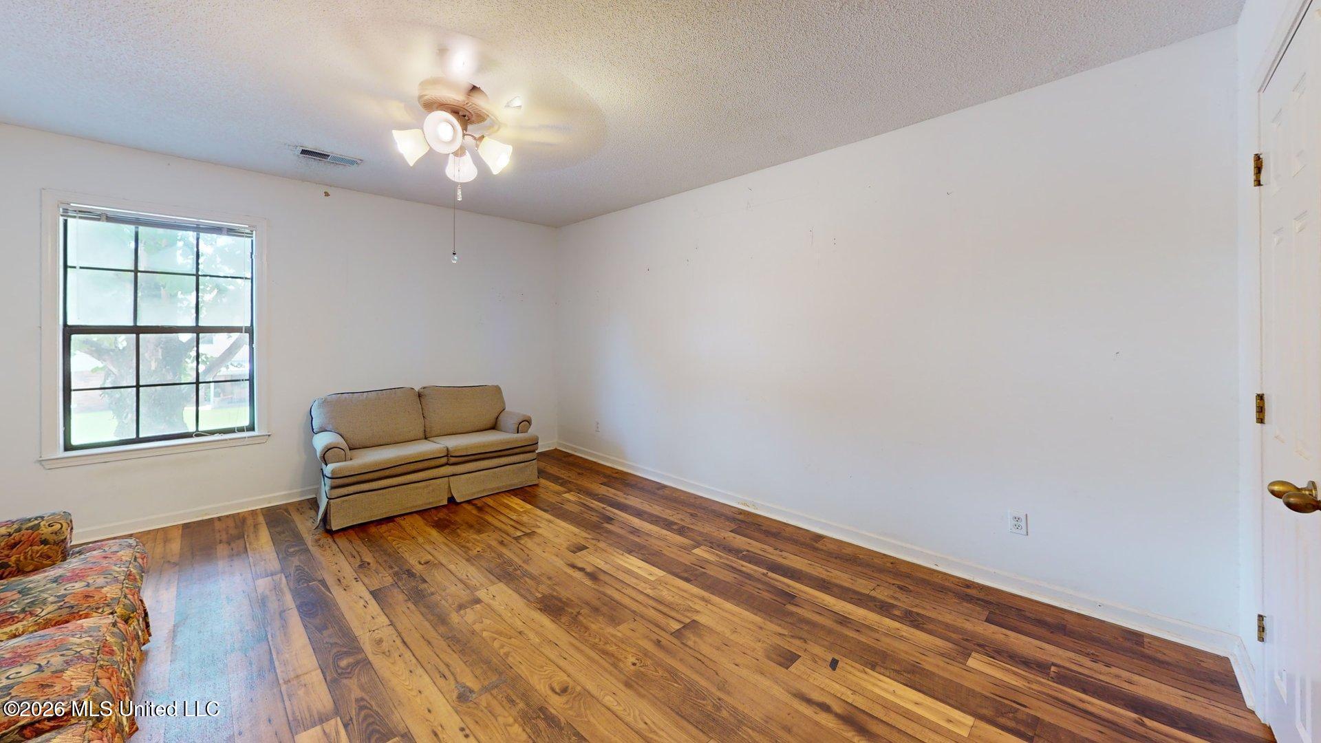 7158 Greenbriar Drive Property Photo 20