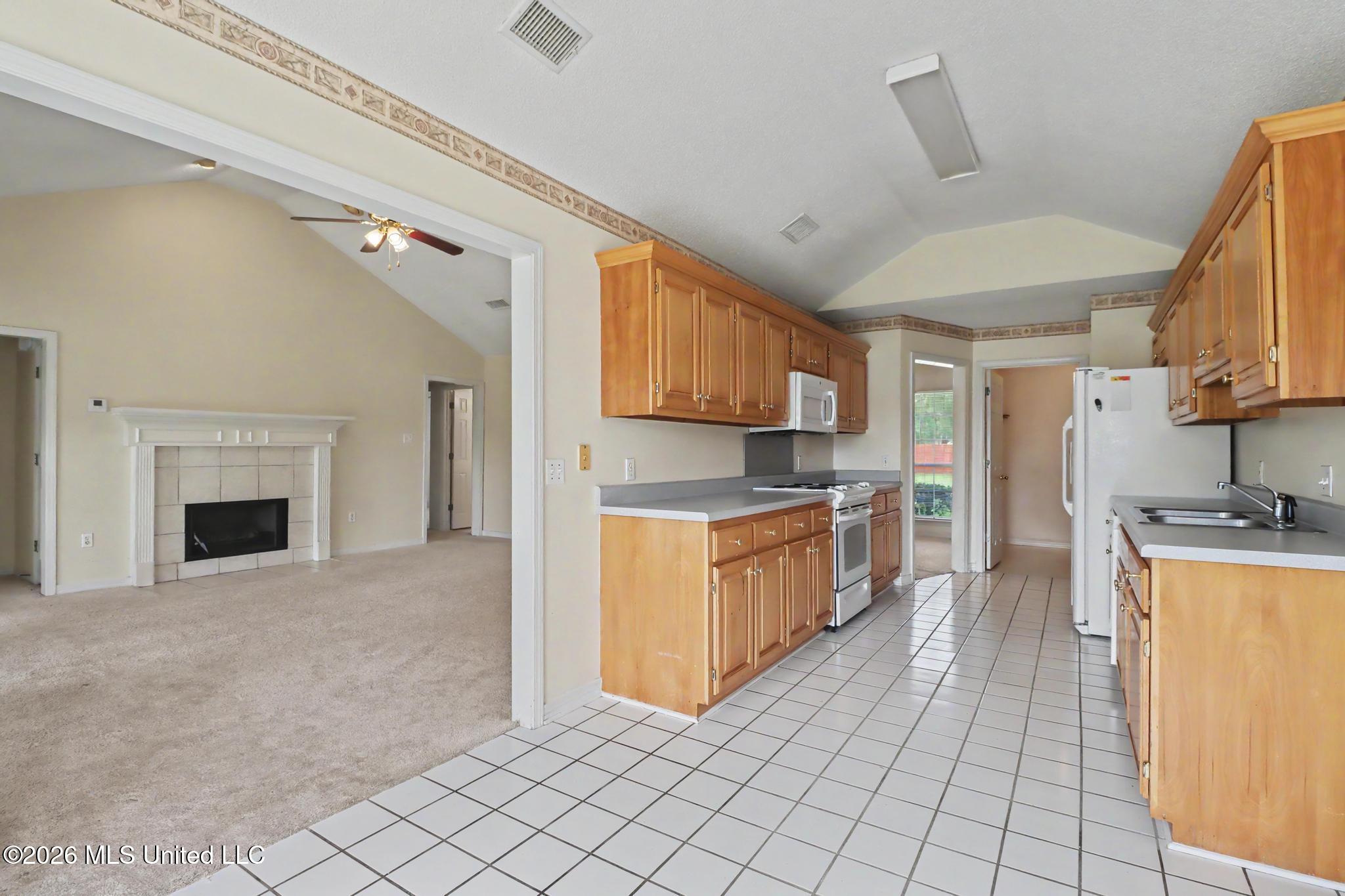 18041 Allen Road Property Photo 7