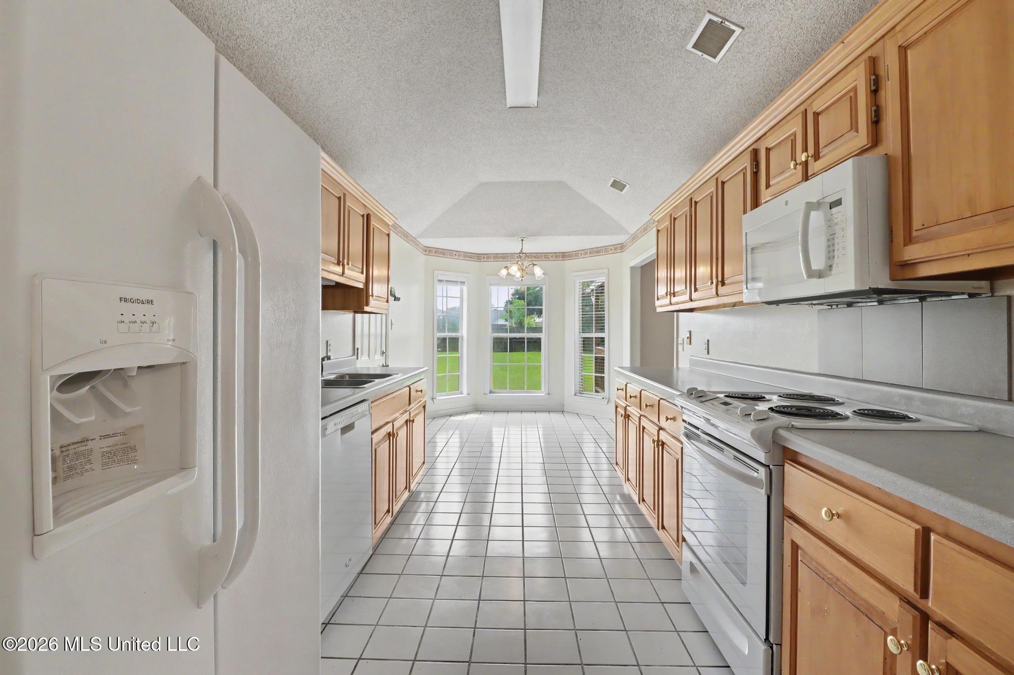 18041 Allen Road Property Photo 10