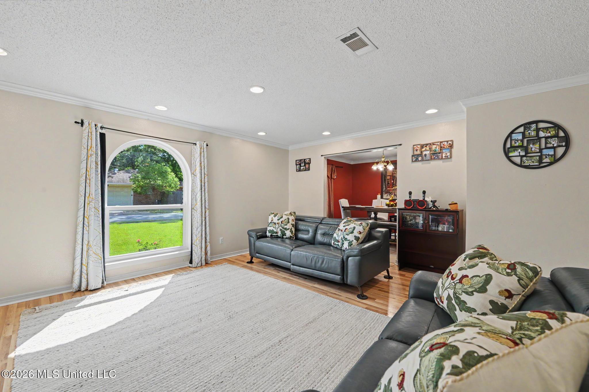 2137 Sandalwood Place Property Photo 4