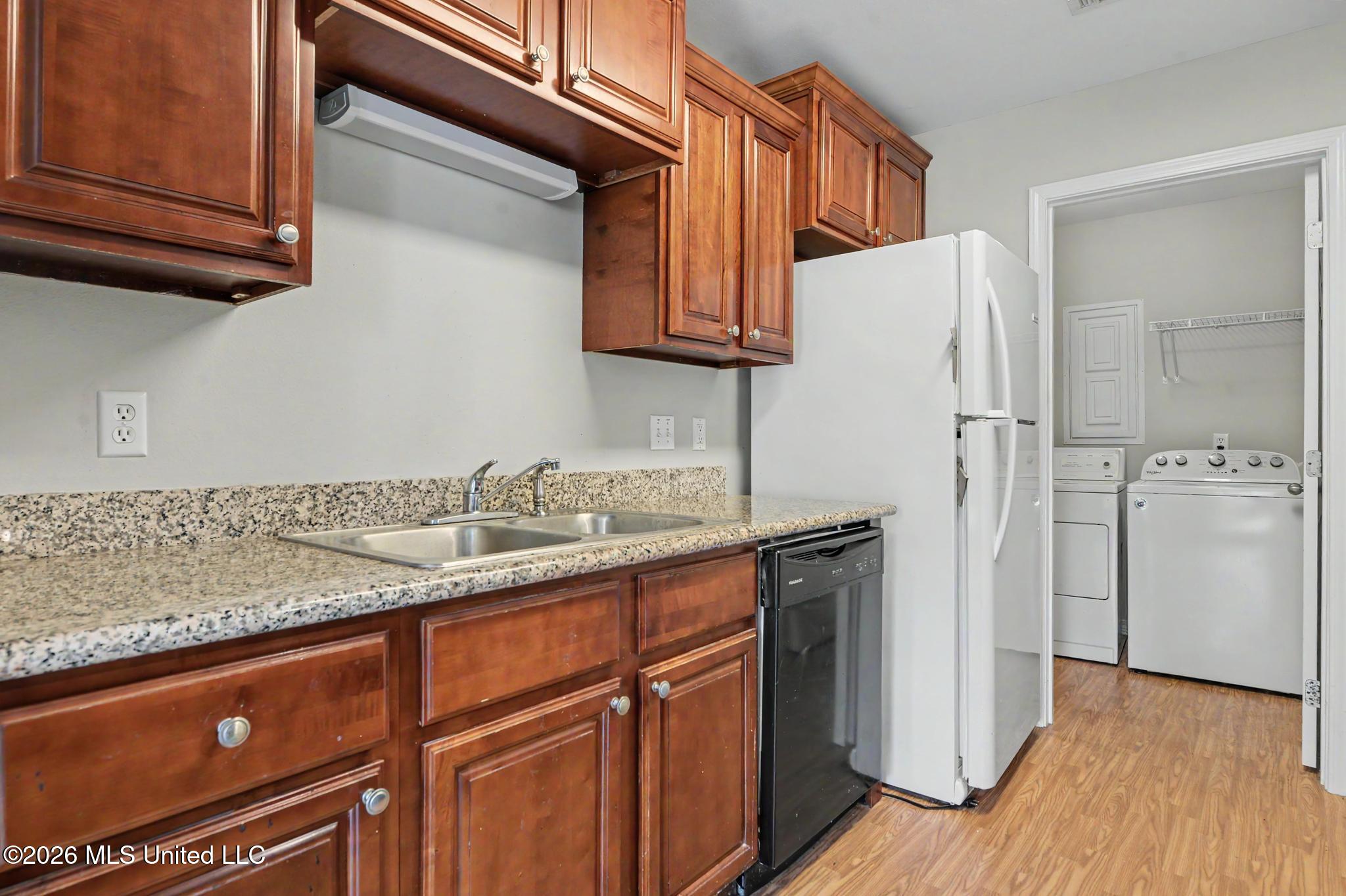 2313 Paula Circle Property Photo 6