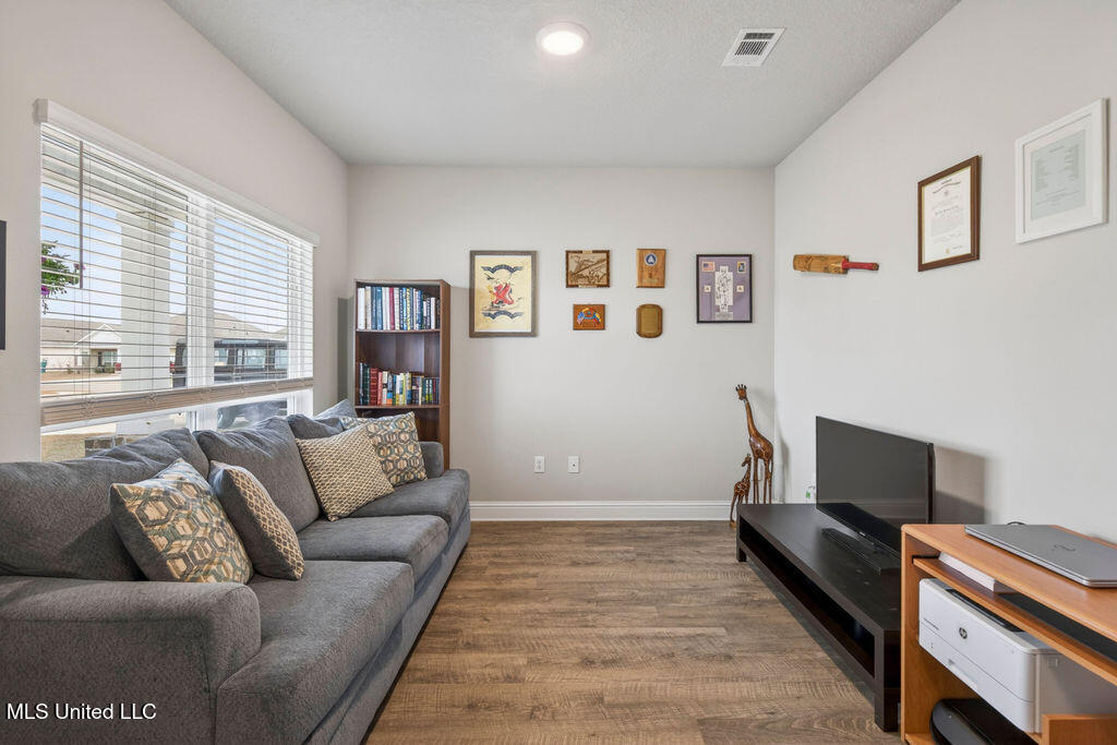 1052 Whimbrel Court Property Photo 6