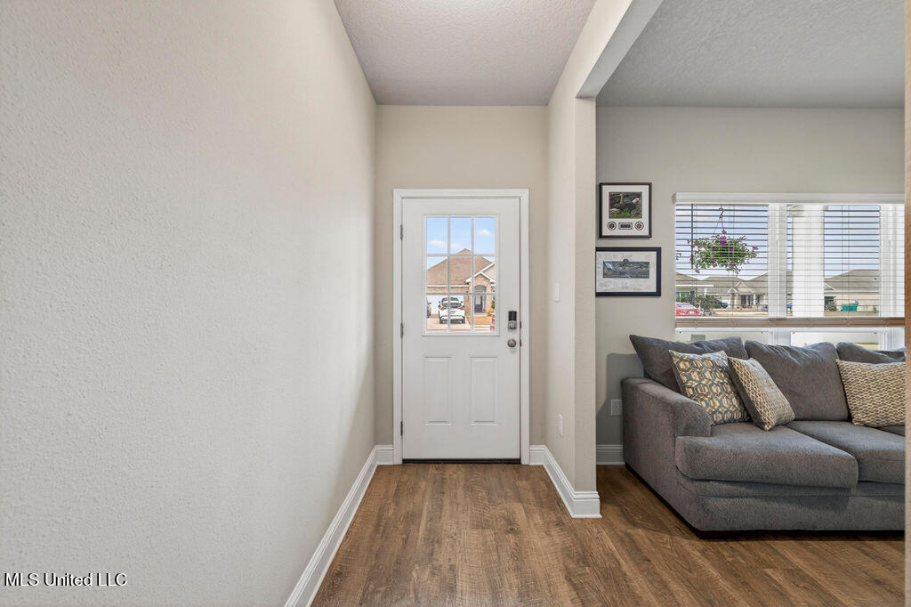 1052 Whimbrel Court Property Photo 7