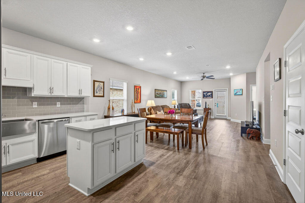 1052 Whimbrel Court Property Photo 8
