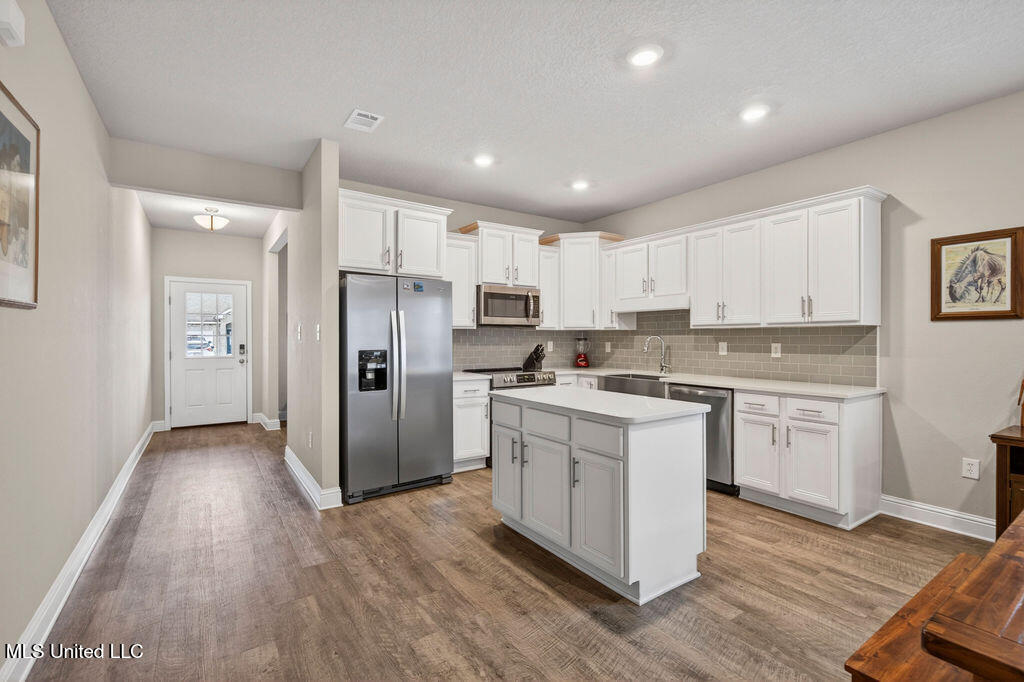 1052 Whimbrel Court Property Photo 9