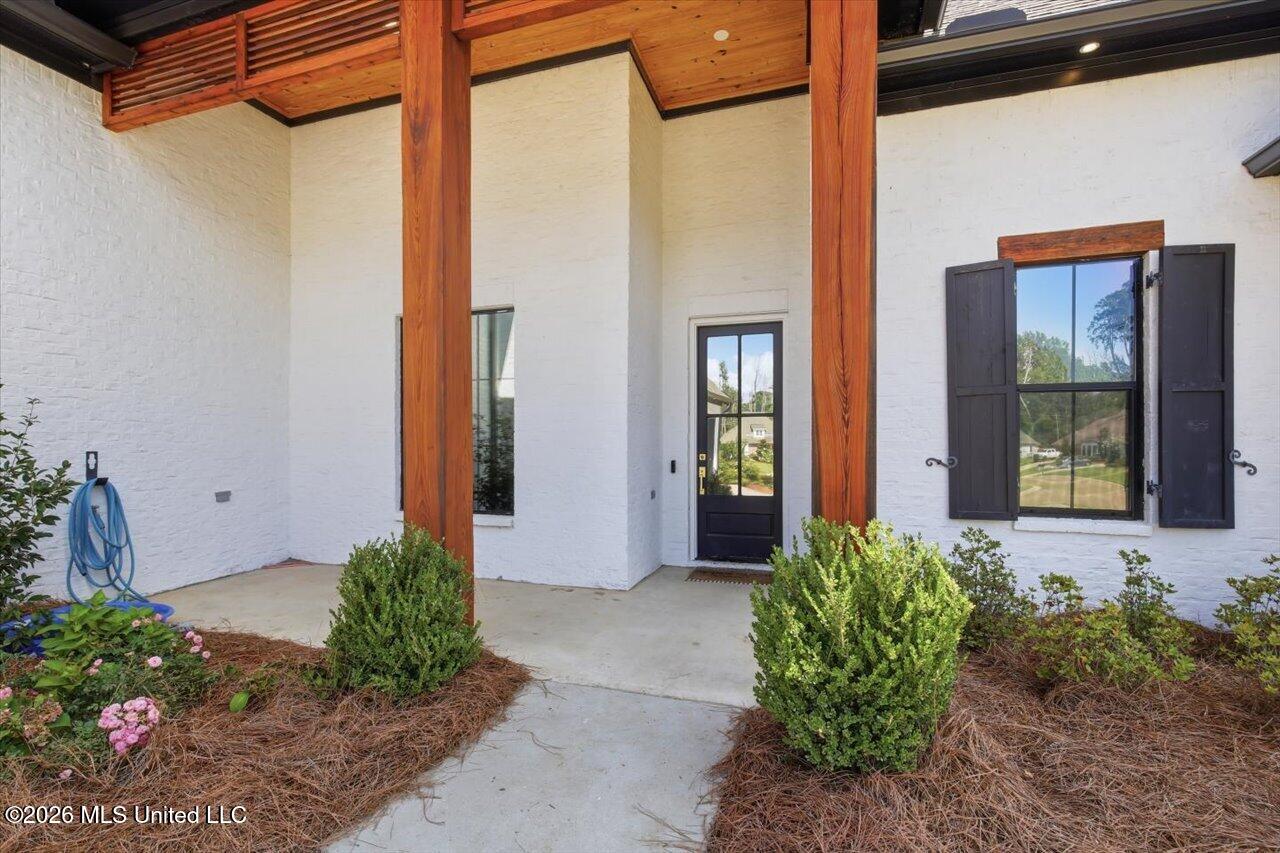 262 Reservoir Way Property Photo 5