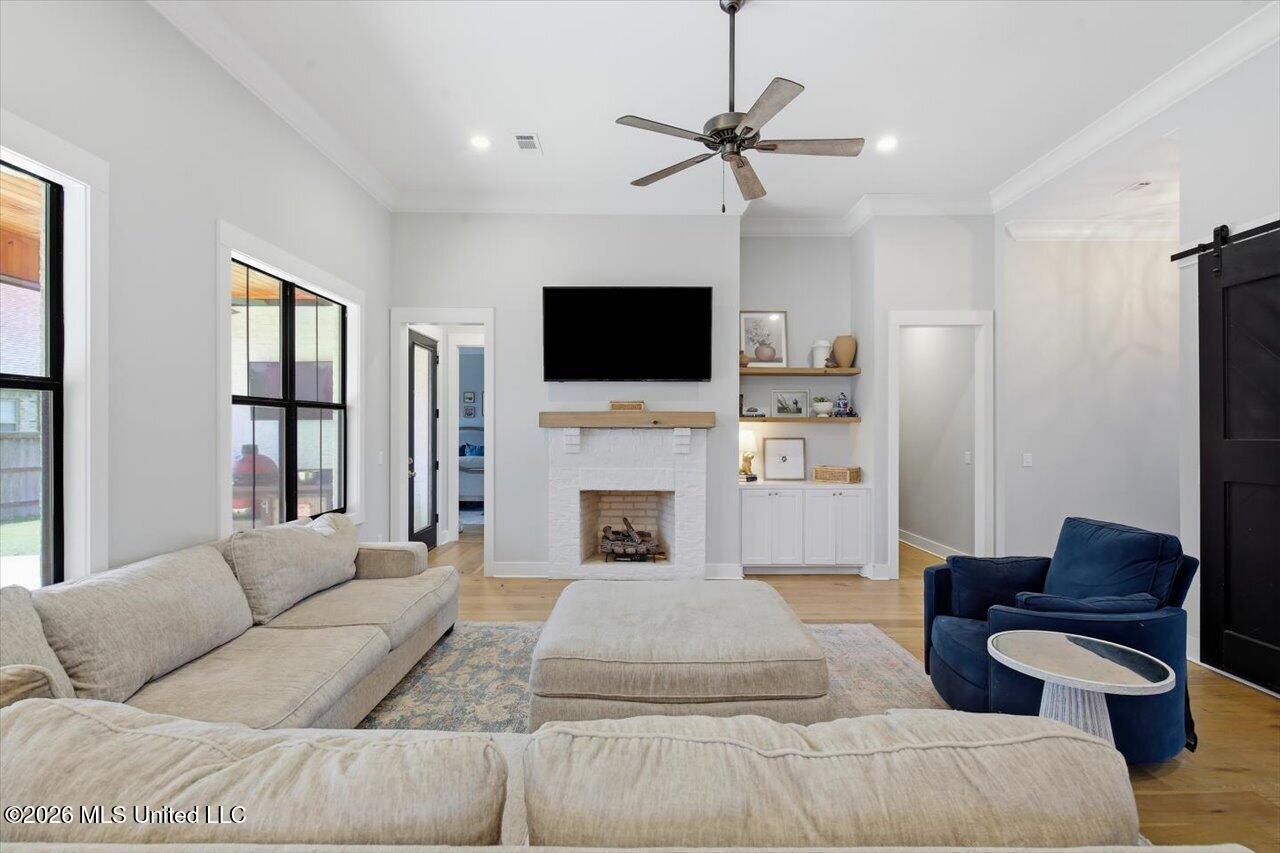 262 Reservoir Way Property Photo 8