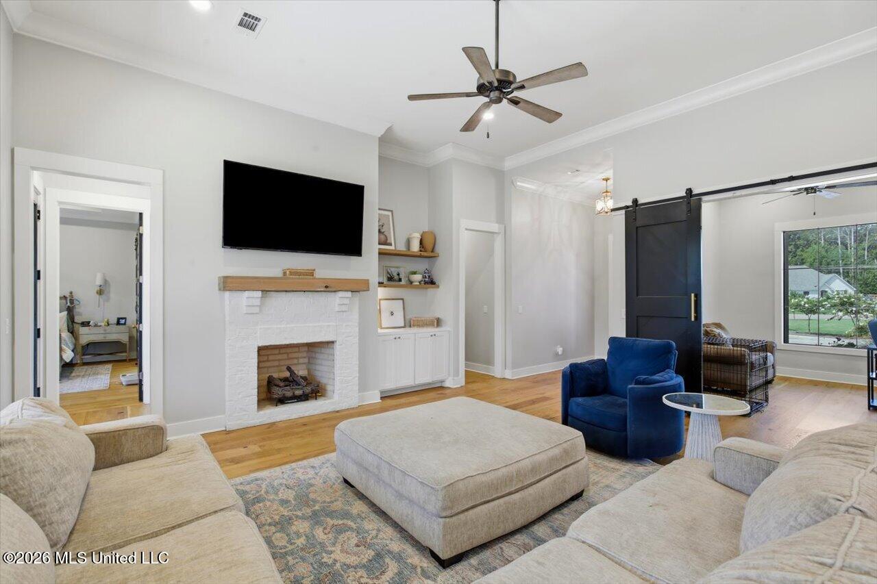 262 Reservoir Way Property Photo 9