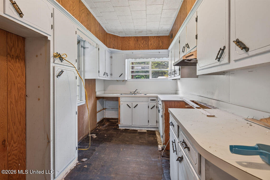 8400 Vestry Road Property Photo 6