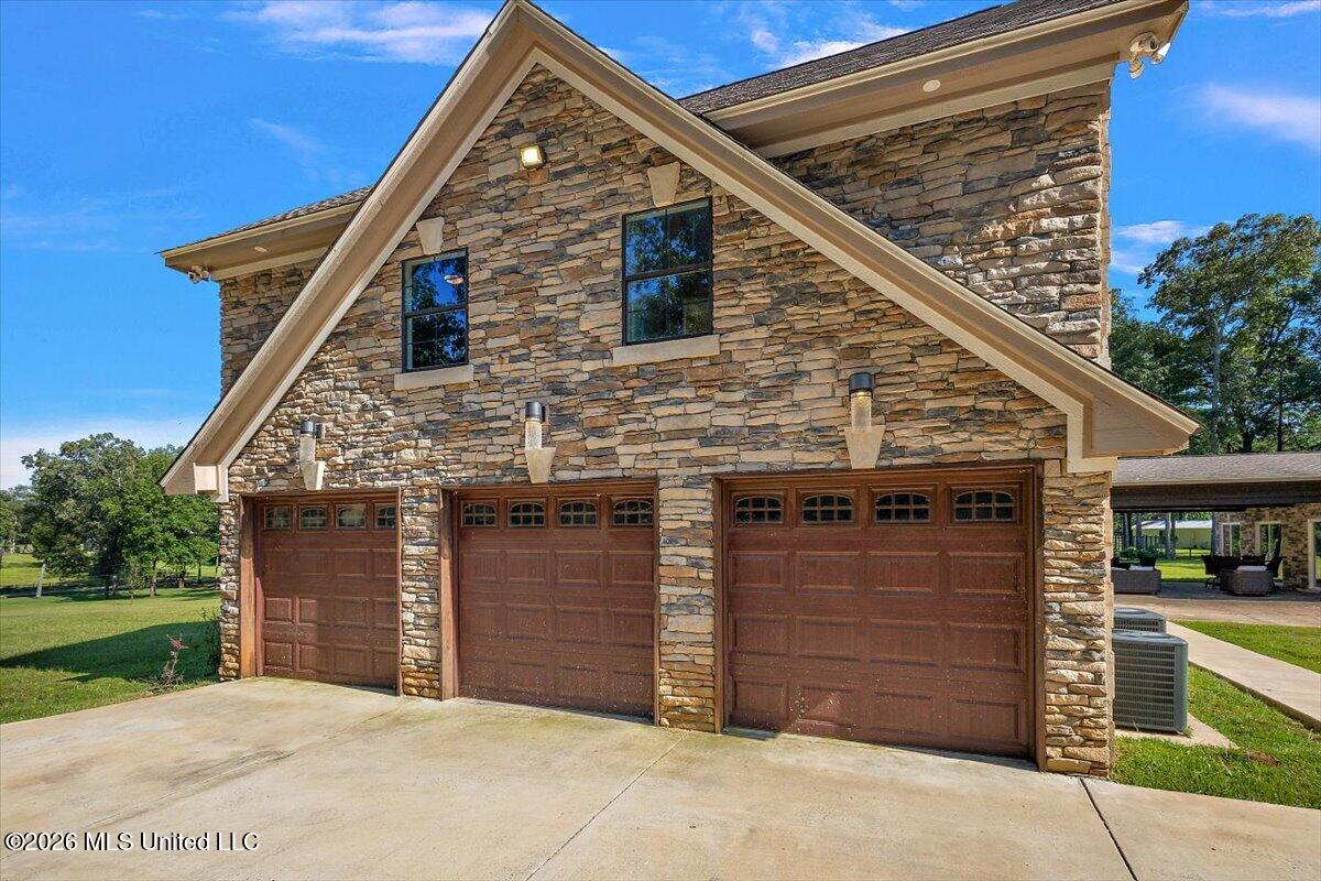 589 N Old Canton Road Property Photo 43
