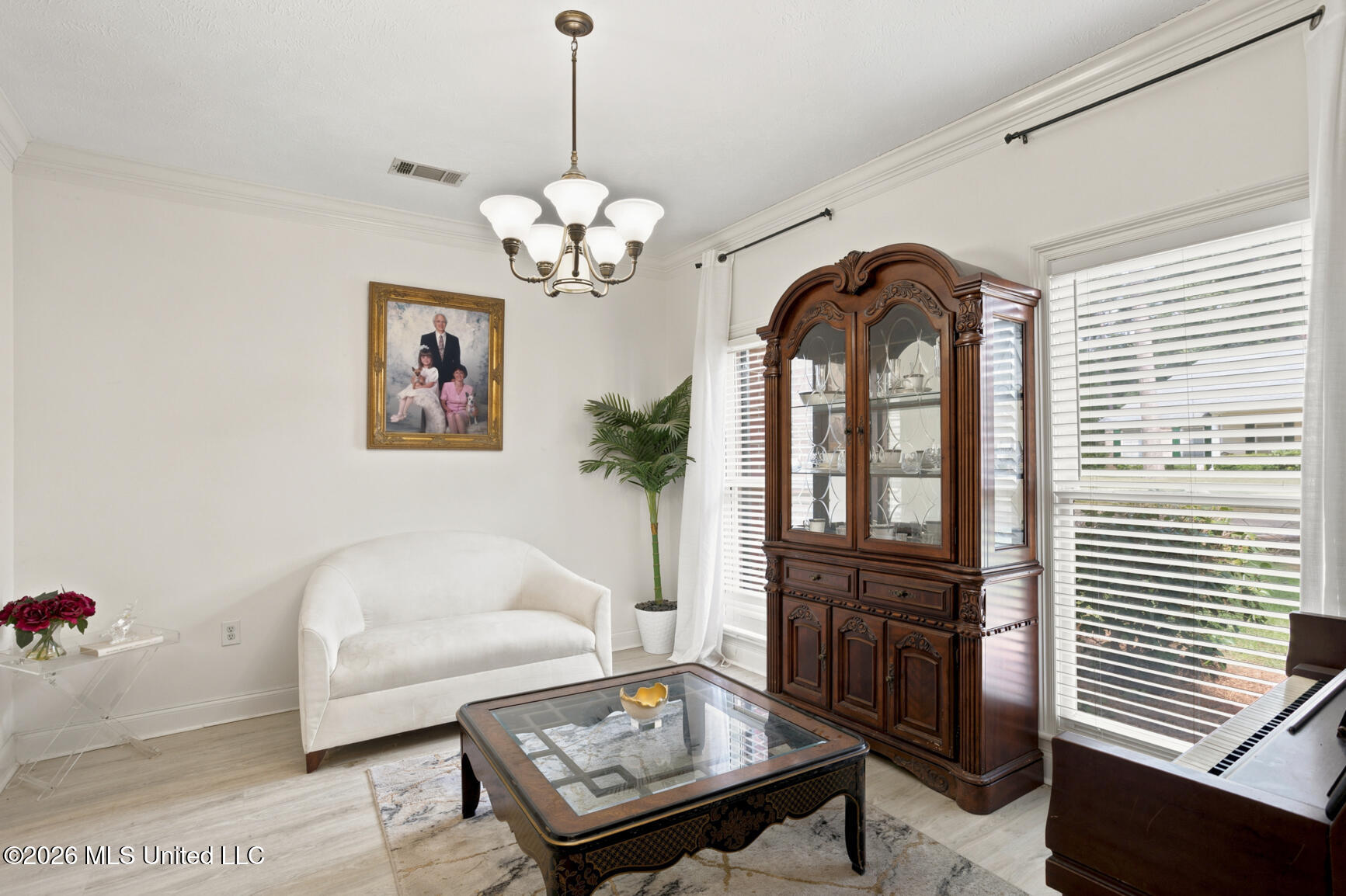 615 Turnberry Lane Property Photo 4