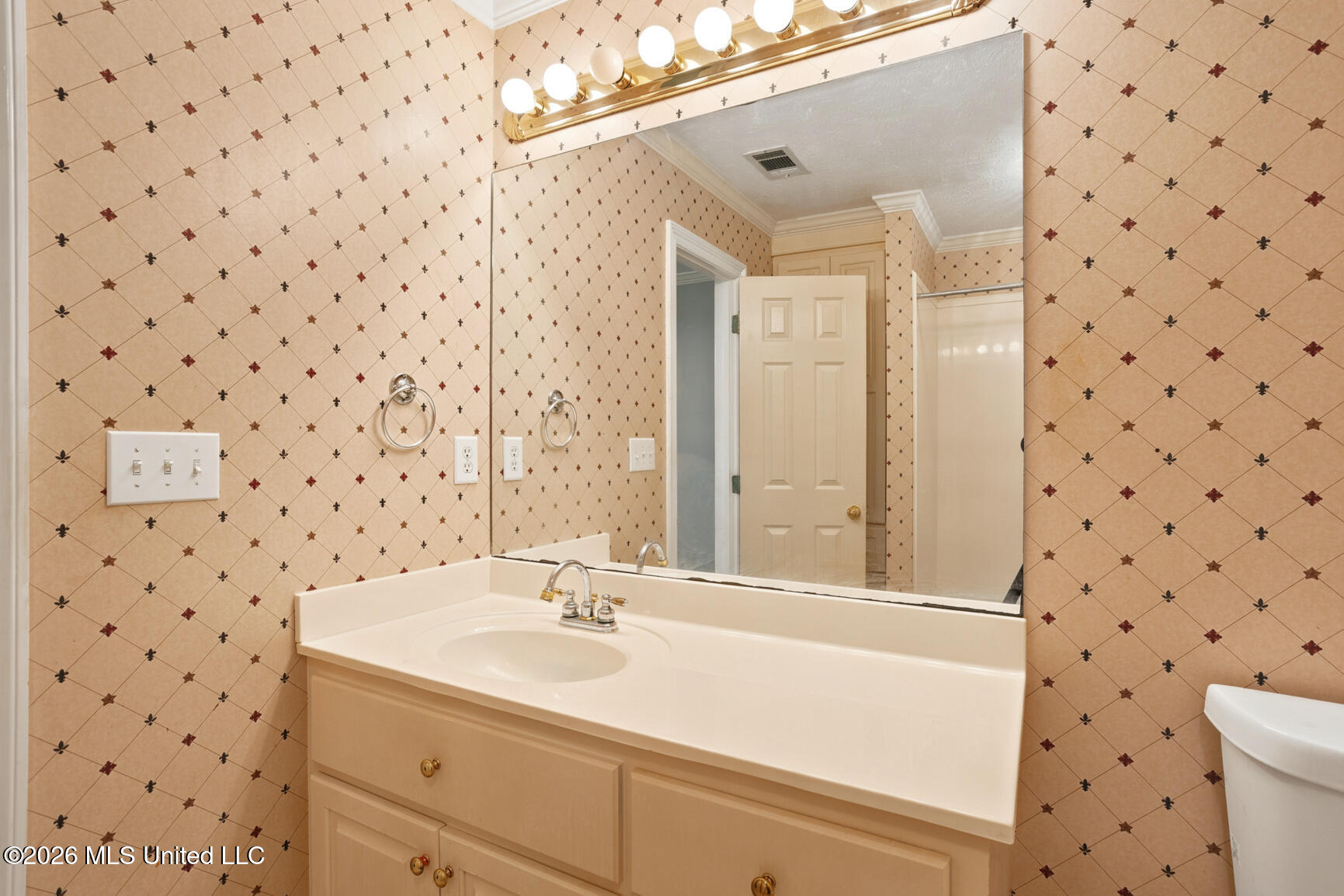 615 Turnberry Lane Property Photo 35