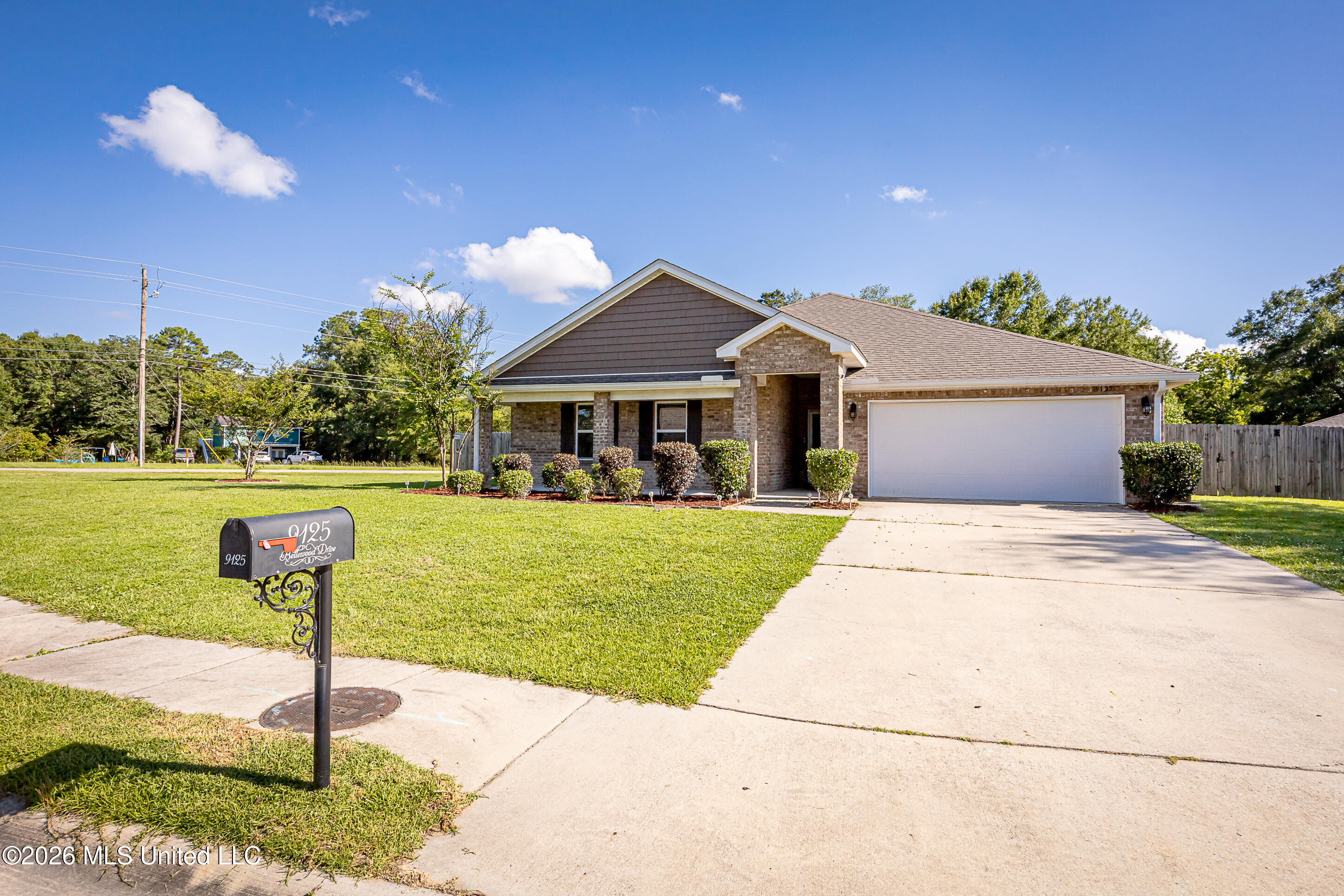 9125 Bellewood Drive Property Photo 2