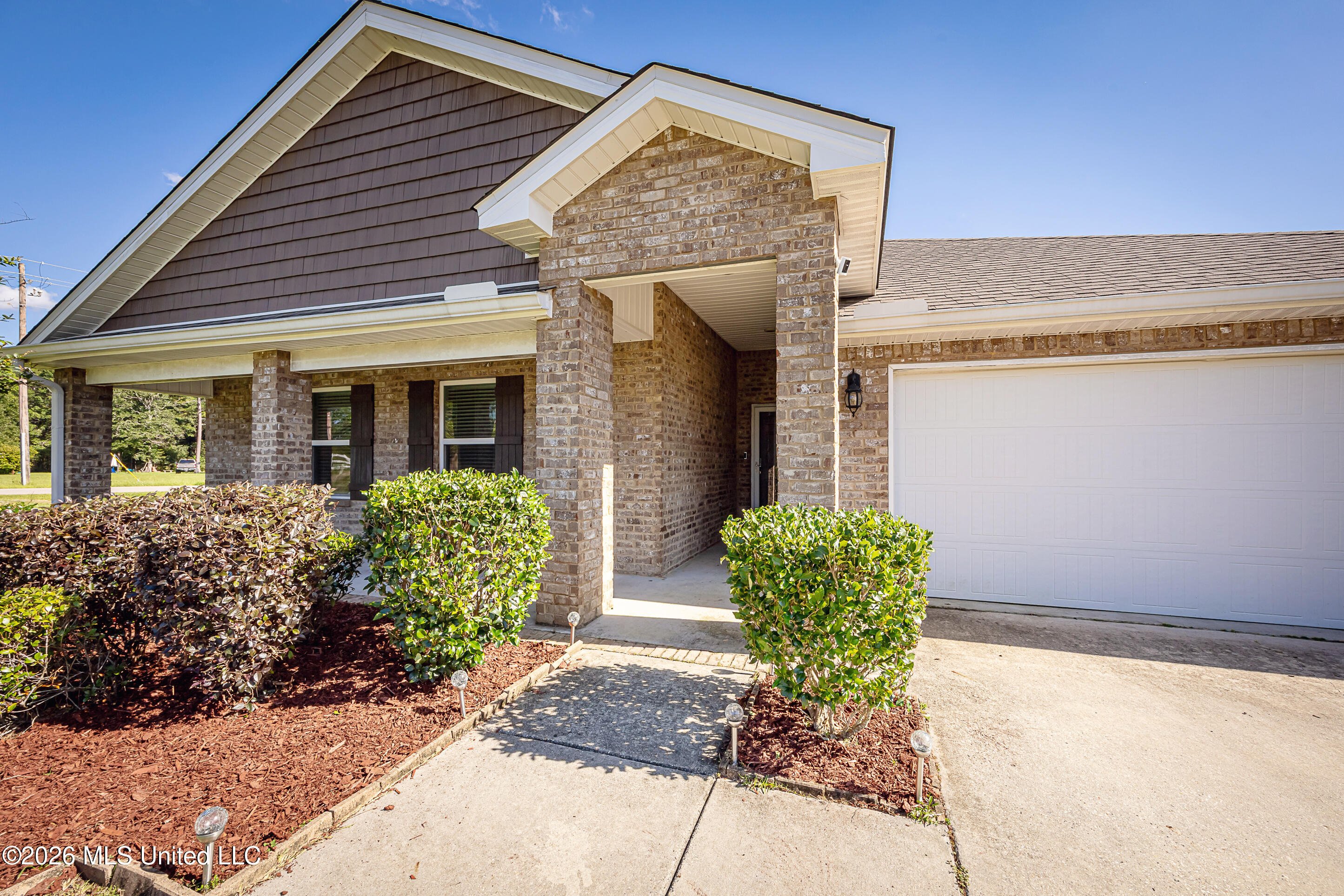 9125 Bellewood Drive Property Photo 4