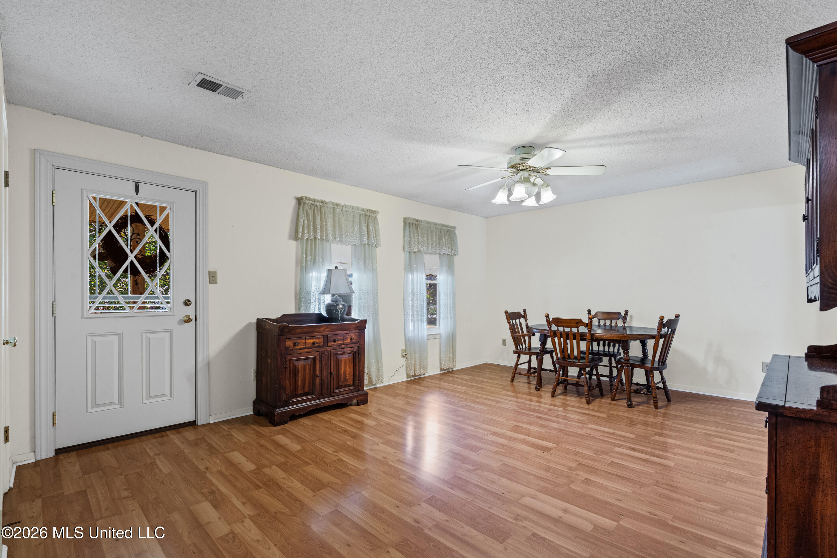 3565 Heathcliff Drive Property Photo 2