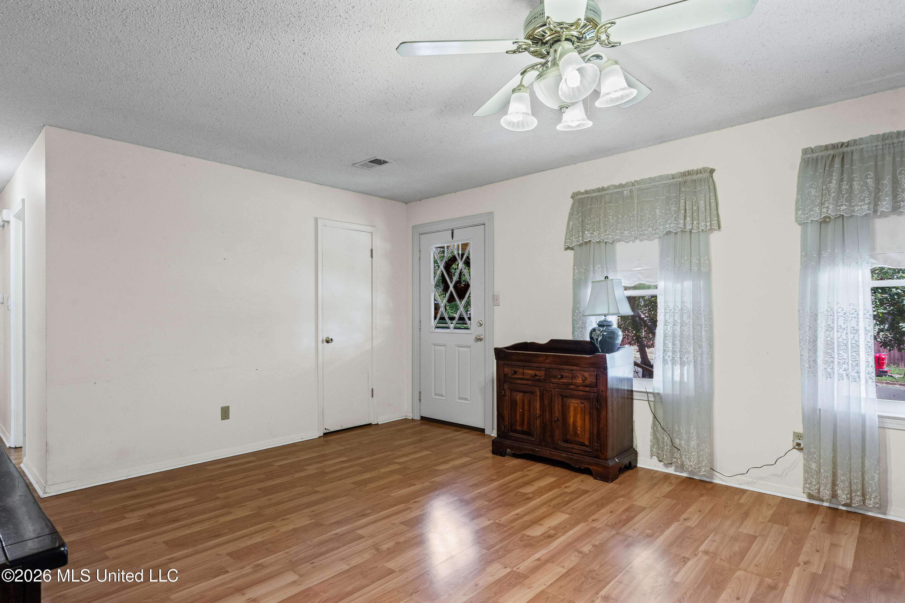 3565 Heathcliff Drive Property Photo 3