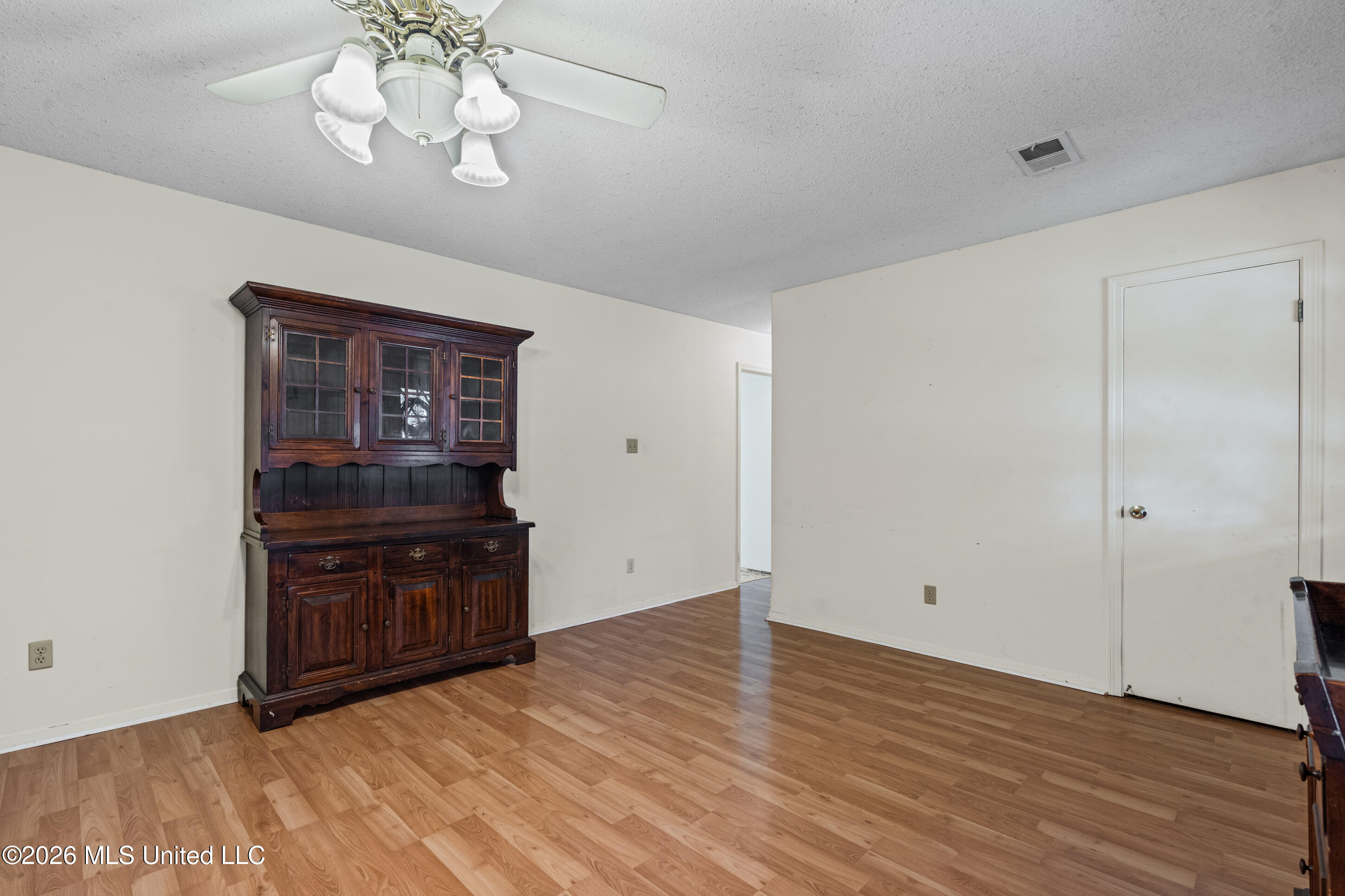 3565 Heathcliff Drive Property Photo 4
