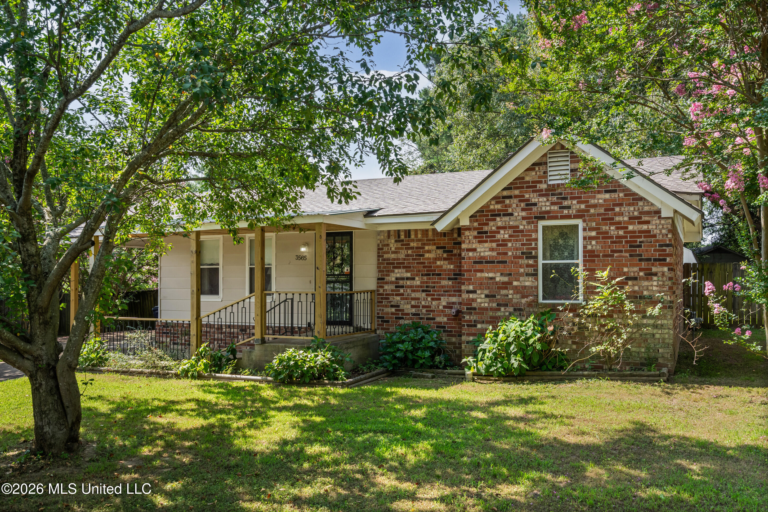 3565 Heathcliff Drive Property Photo 5