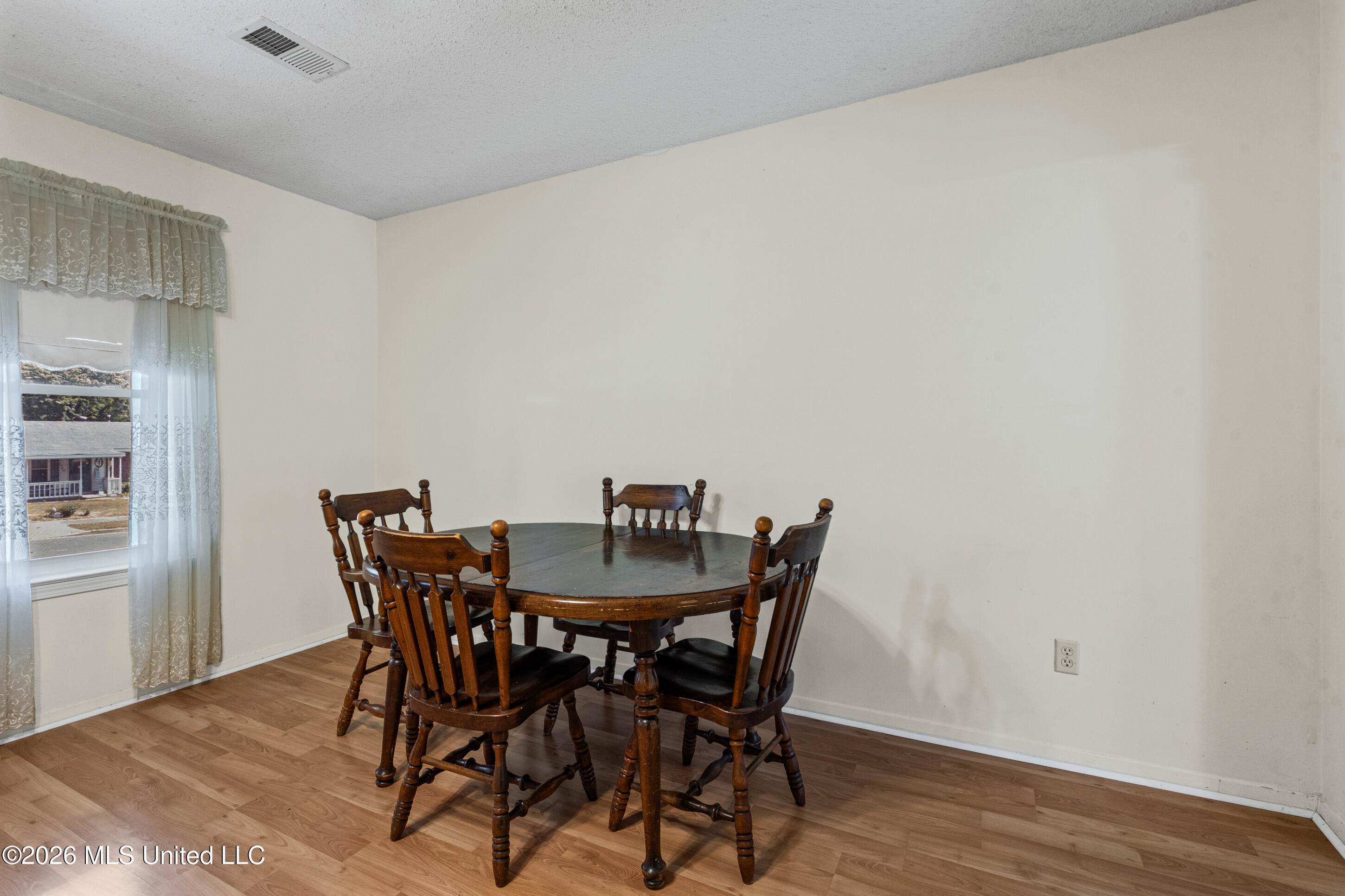 3565 Heathcliff Drive Property Photo 6