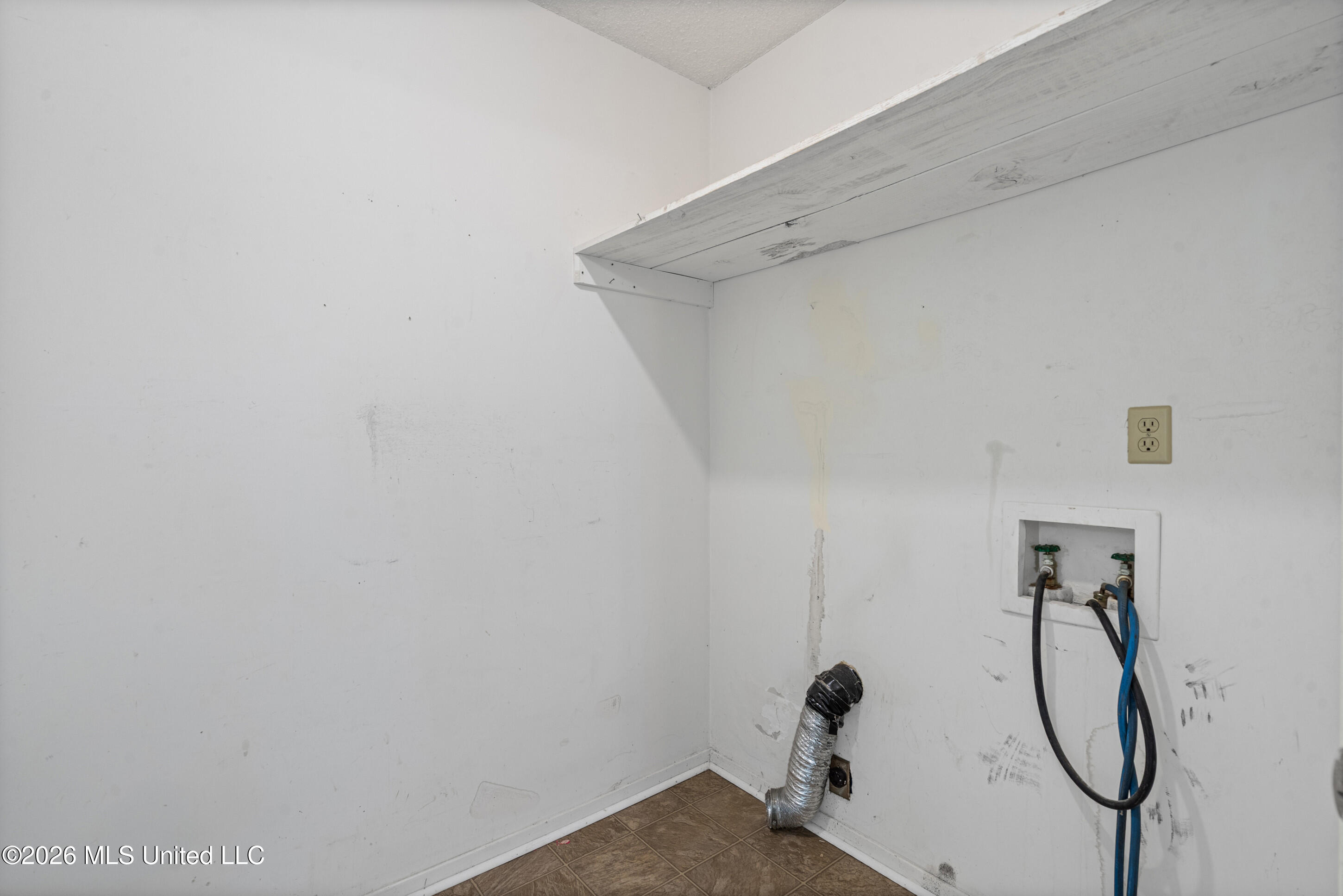 3565 Heathcliff Drive Property Photo 7