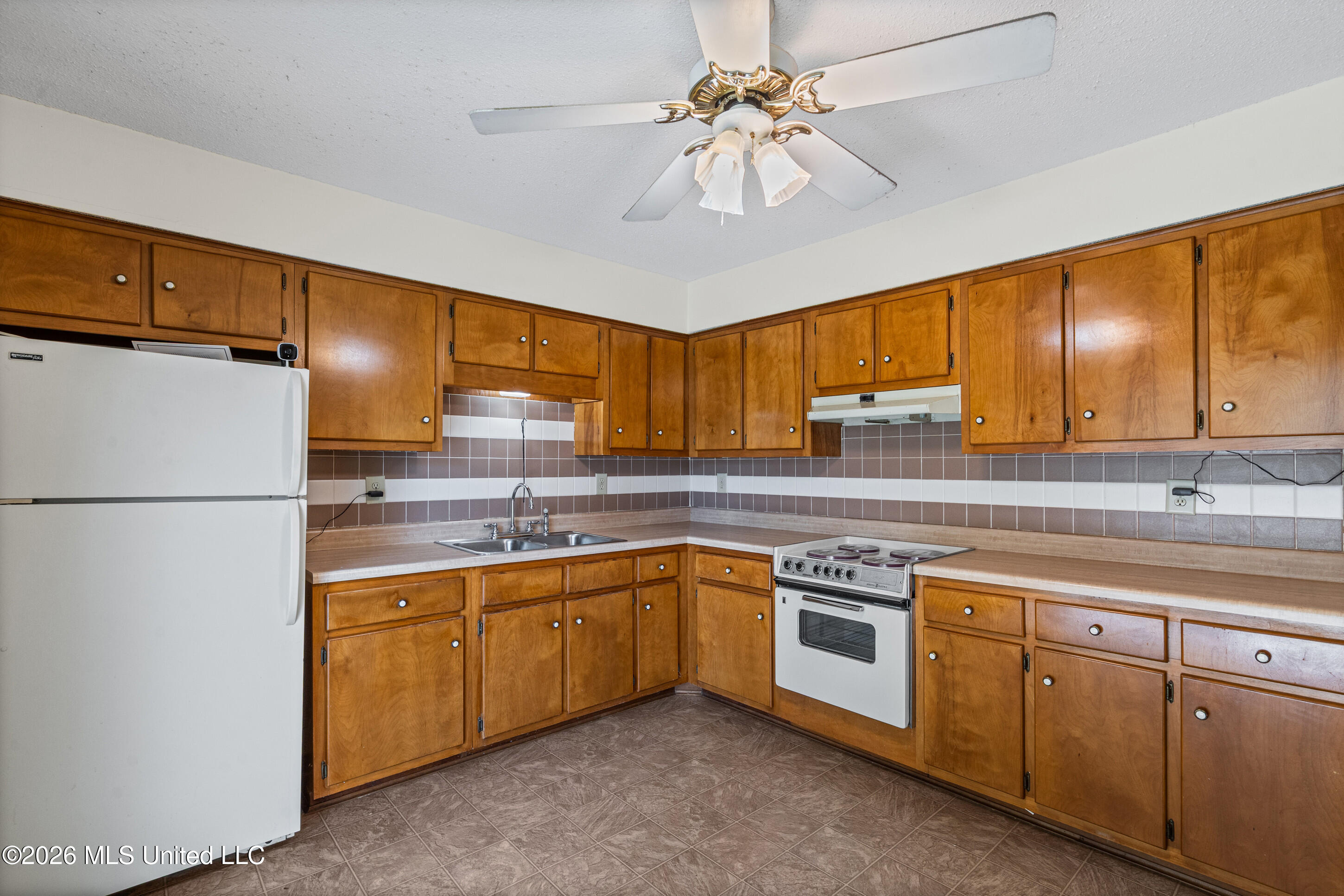 3565 Heathcliff Drive Property Photo 8