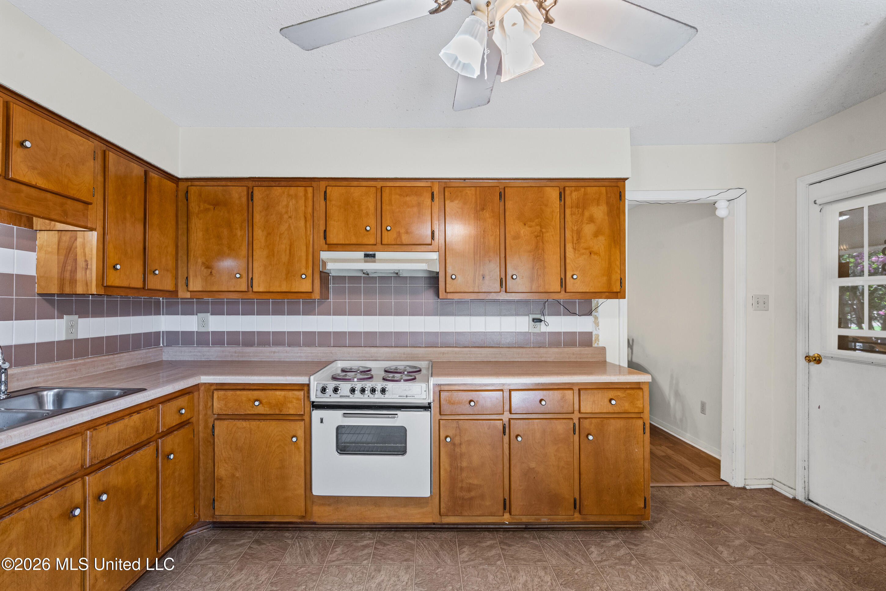 3565 Heathcliff Drive Property Photo 9
