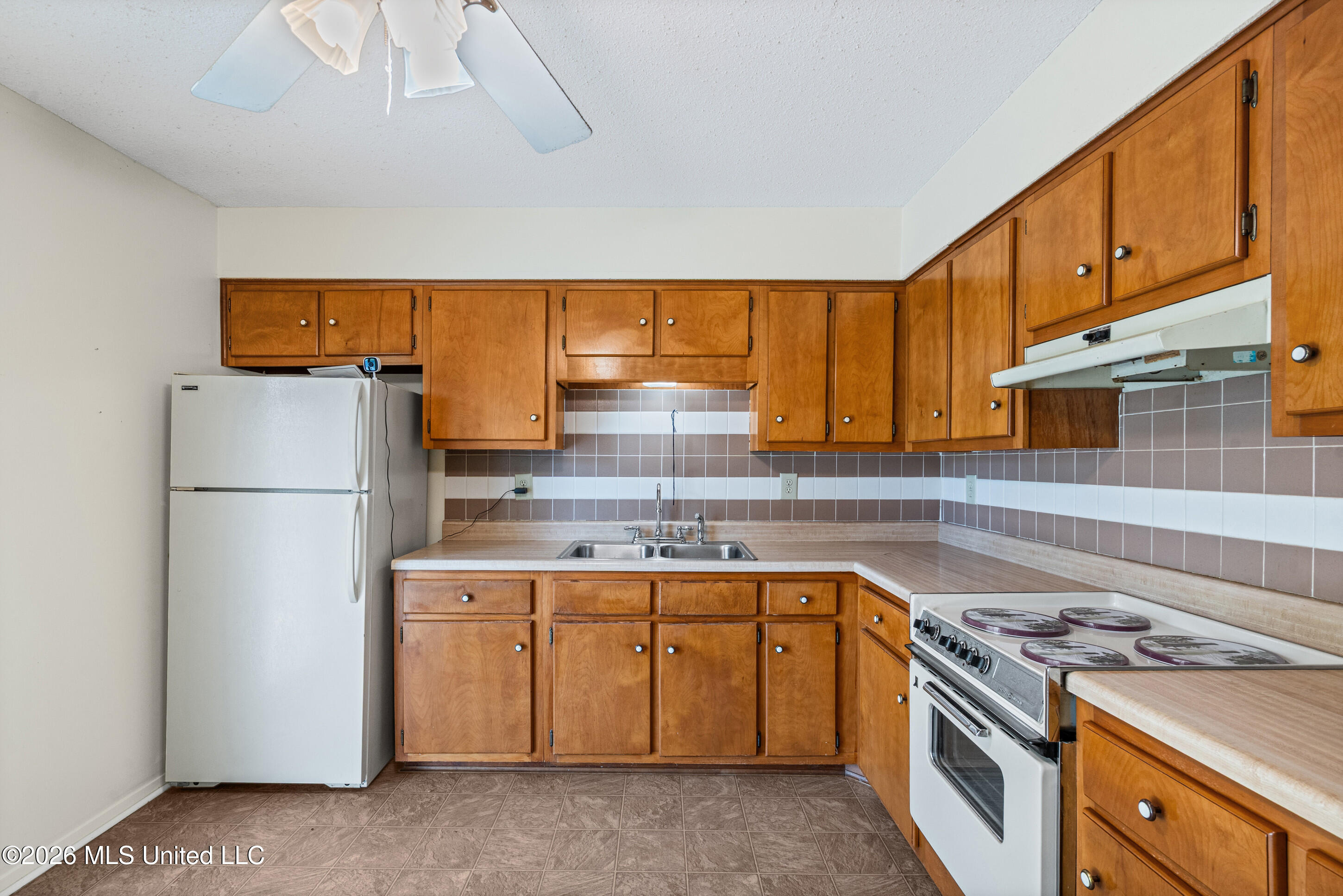 3565 Heathcliff Drive Property Photo 10