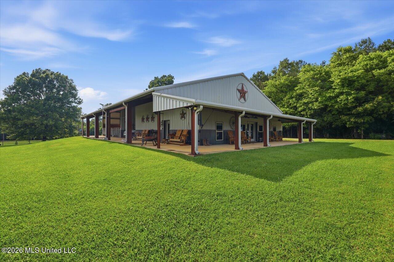 979 Barker Road Property Photo 1