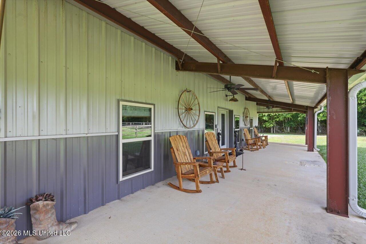 979 Barker Road Property Photo 5